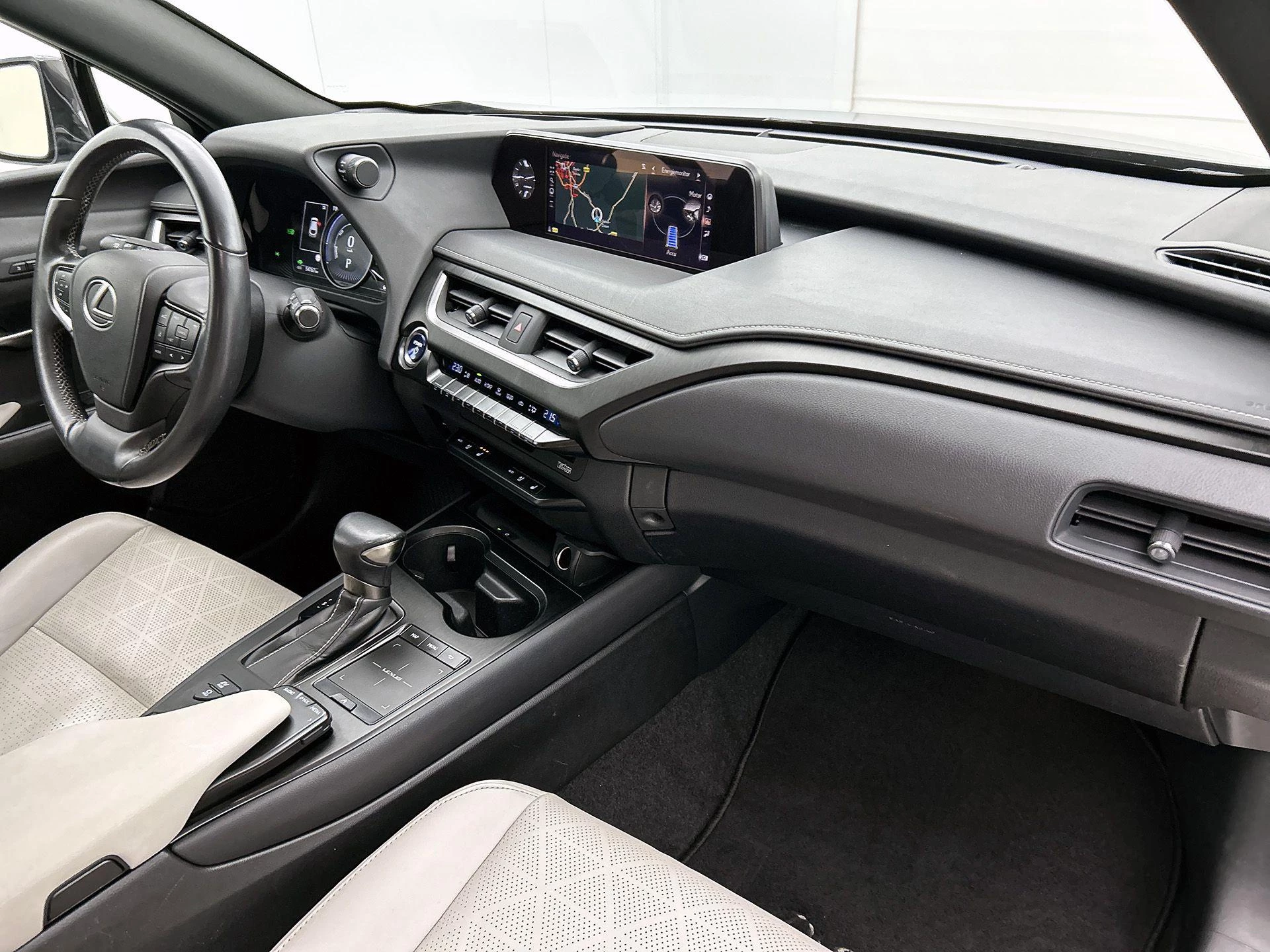 Lexus-UX-image-23