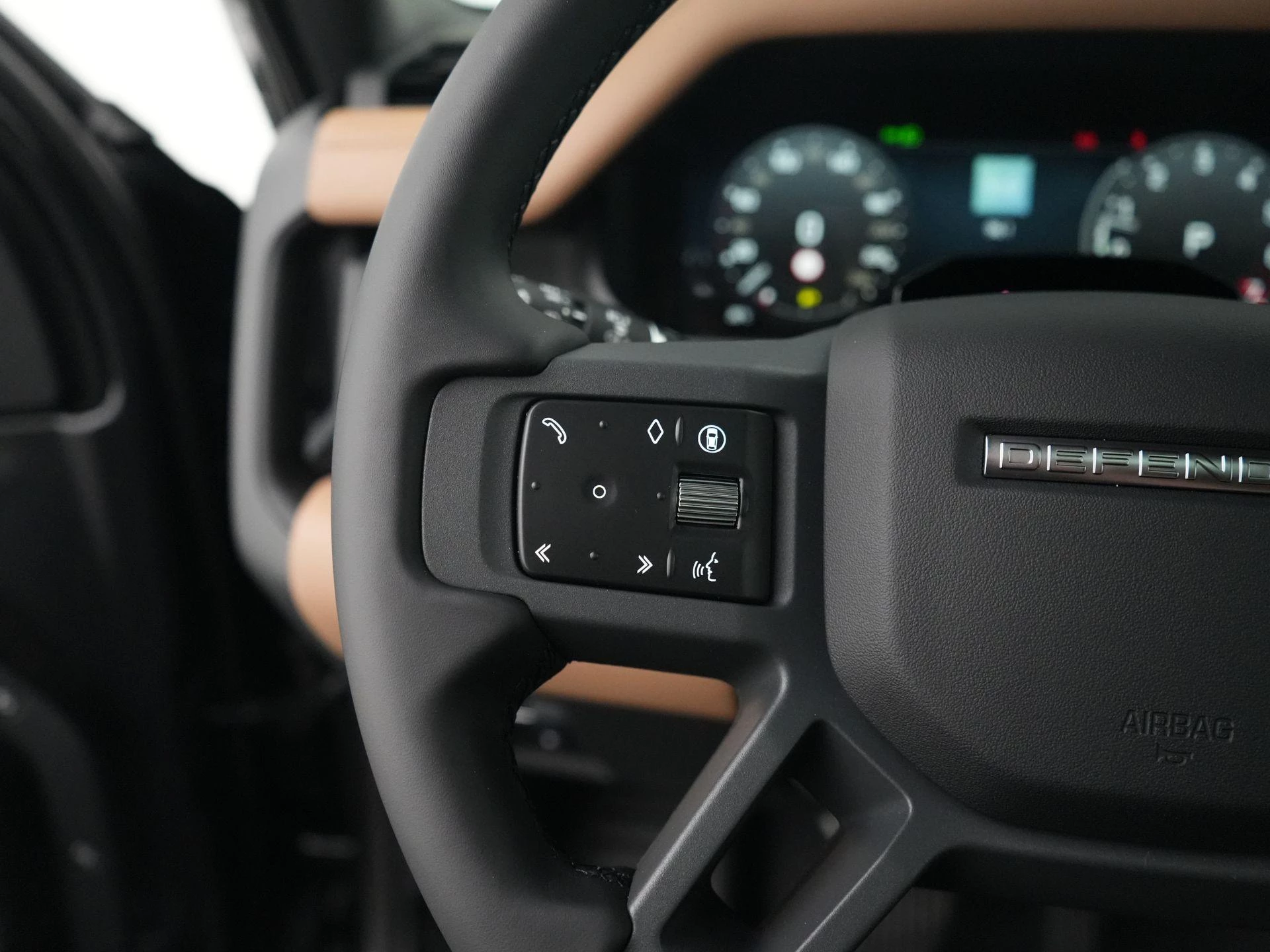 Land Rover Defender 2.0 P300e 110 HSE Dynamic Edition