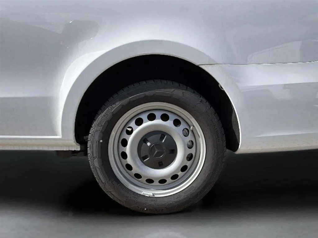 Mercedes-Benz-eVito-image-15