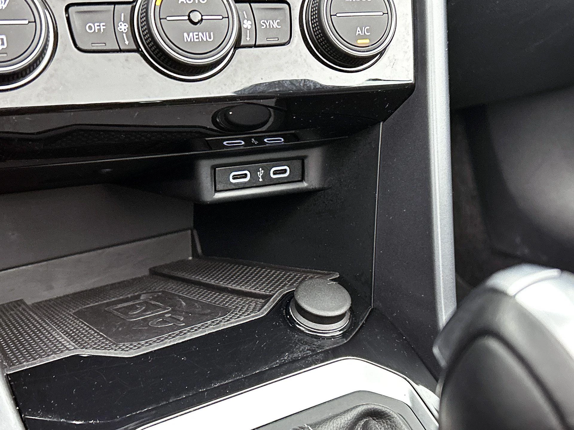 Volkswagen-T-Roc-image-29