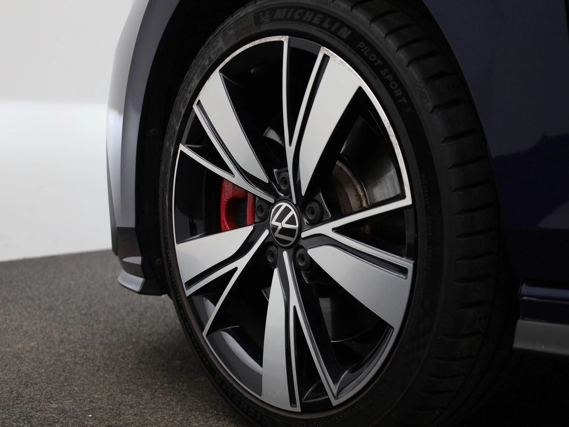 Volkswagen-Golf-image-40