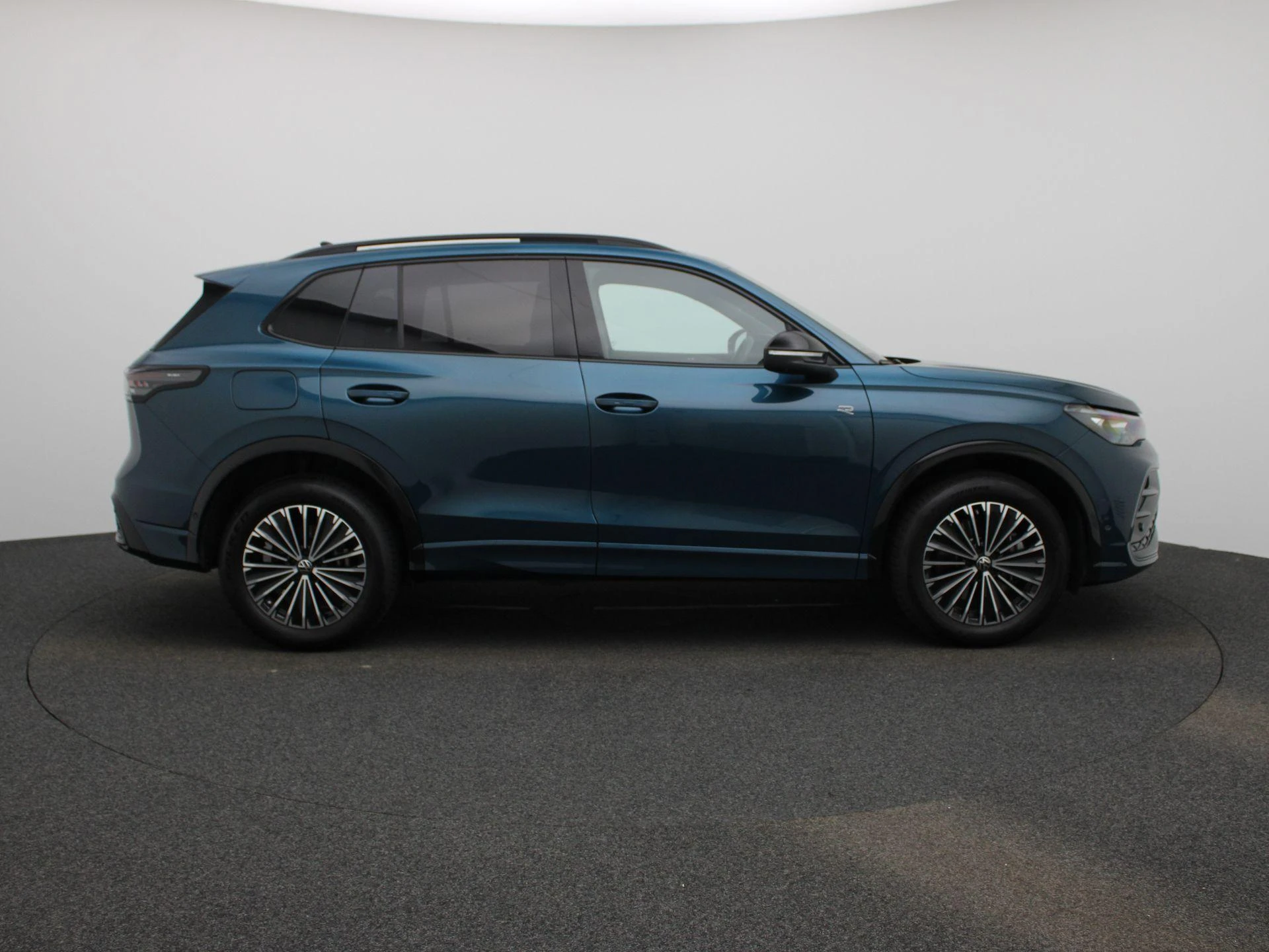 Volkswagen-Tiguan-image-5