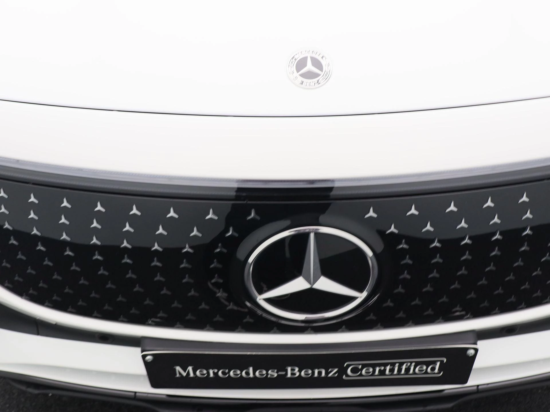 Mercedes-Benz-EQB-image-19