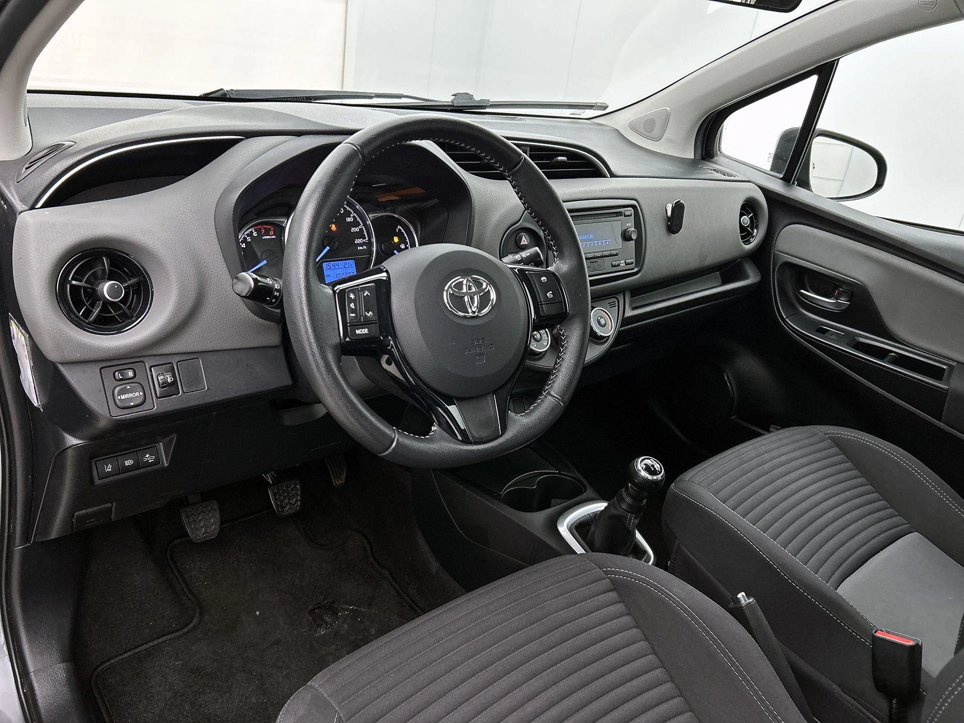 Toyota-Yaris-image-10