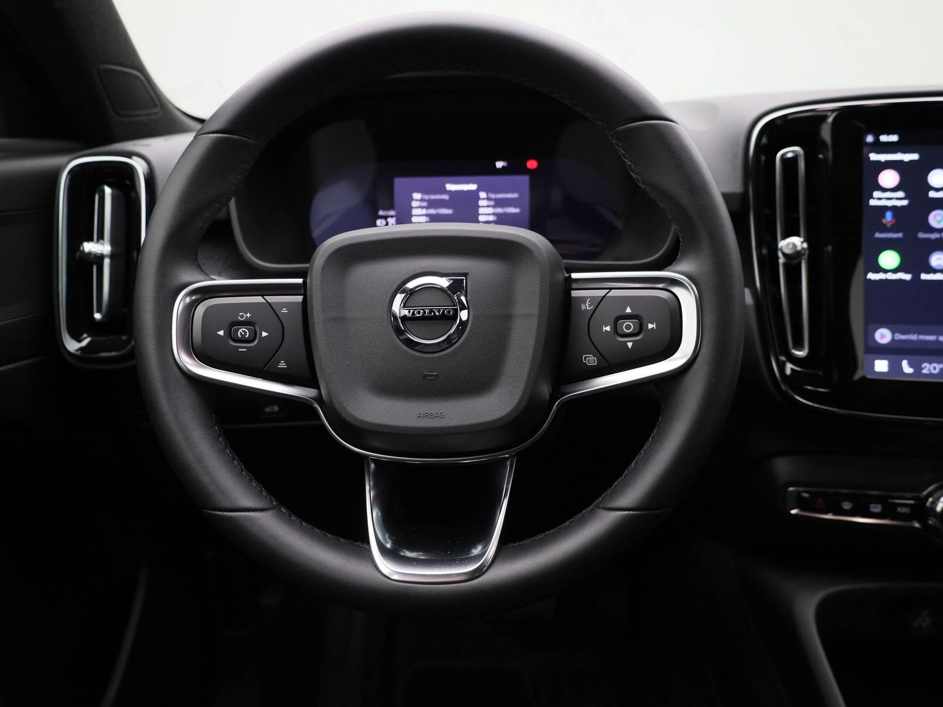 Volvo-XC40-image-6