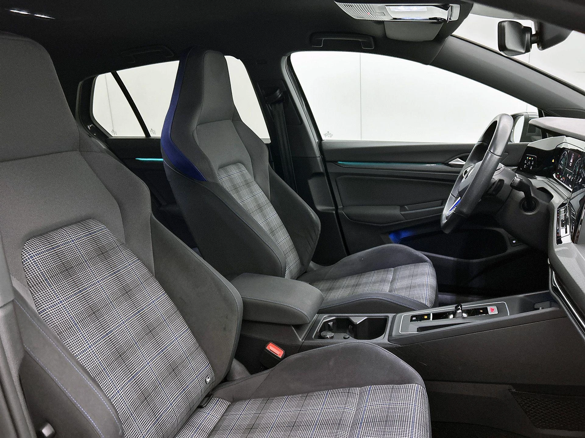 Volkswagen-Golf-image-33