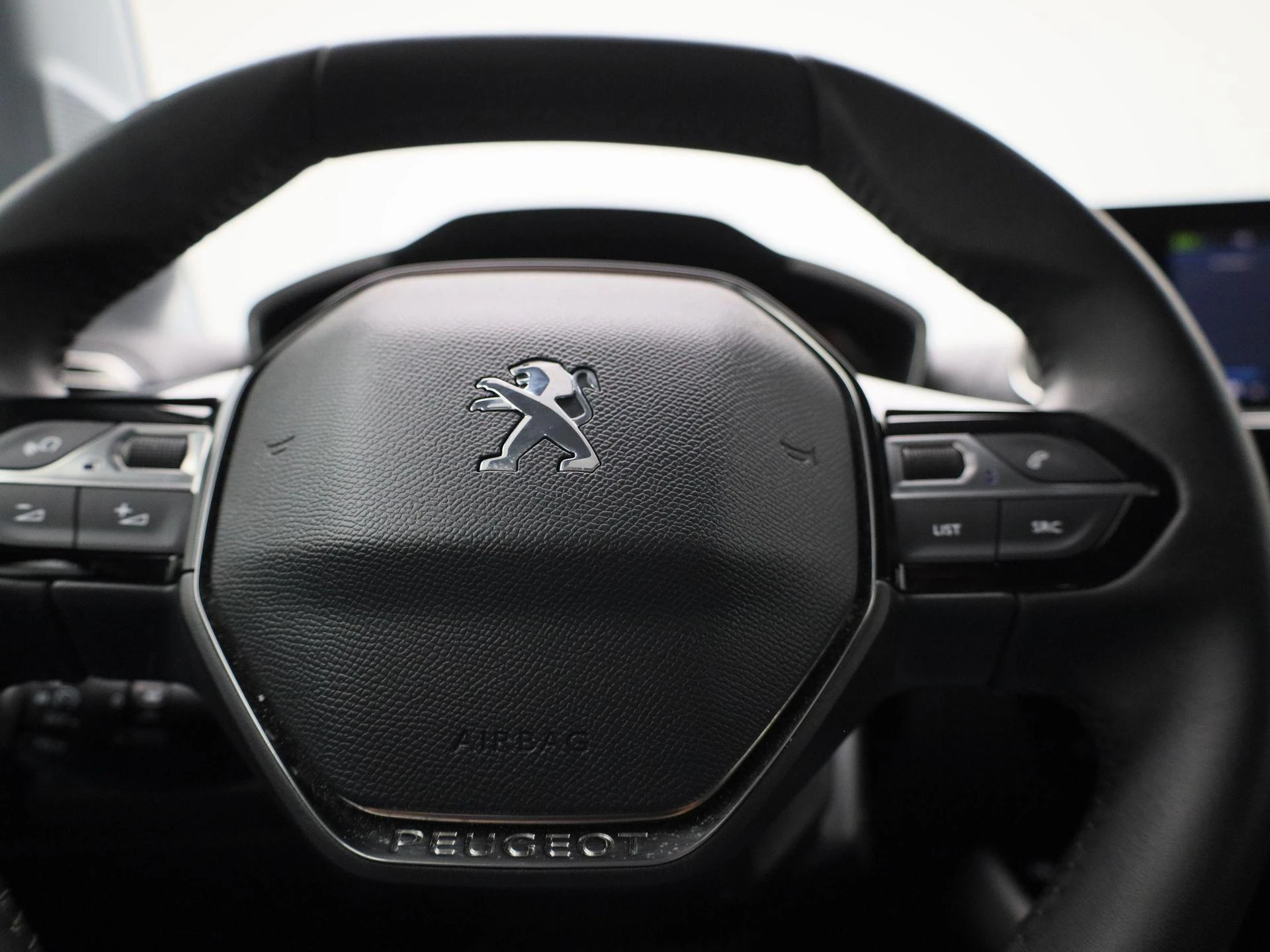 Peugeot-e-208-image-28