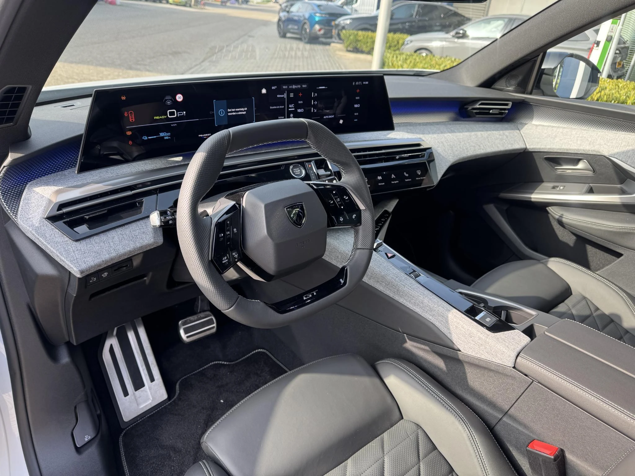 Peugeot-e-5008-image-11