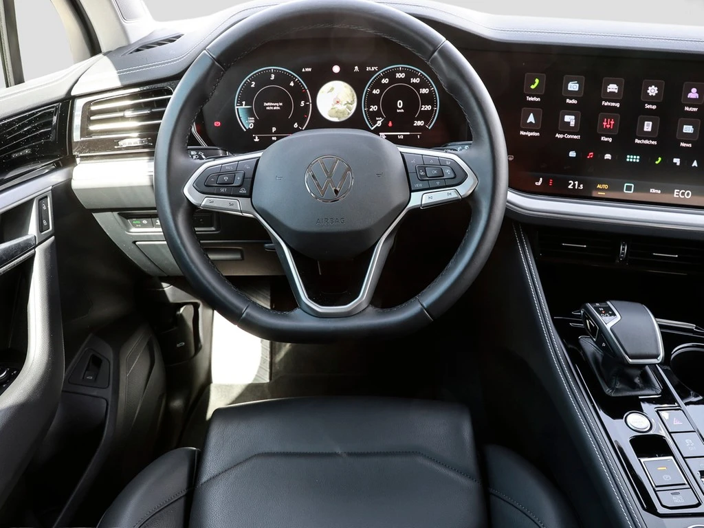 Volkswagen-Touareg-image-12