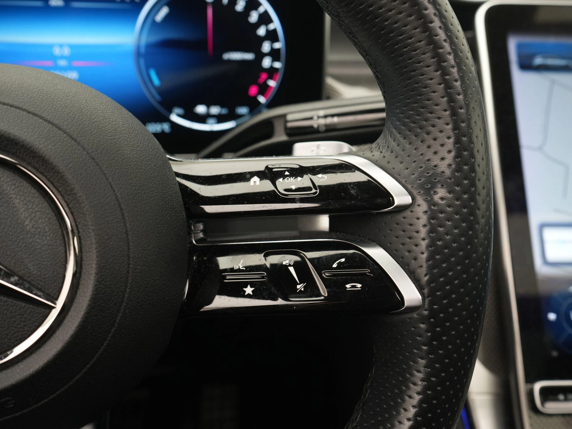 Mercedes-Benz-GLC-image-30