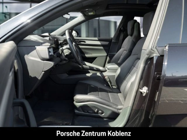 Porsche Macan 4 -