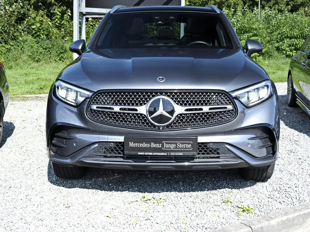 Mercedes-Benz-GLC 220 d-image-3