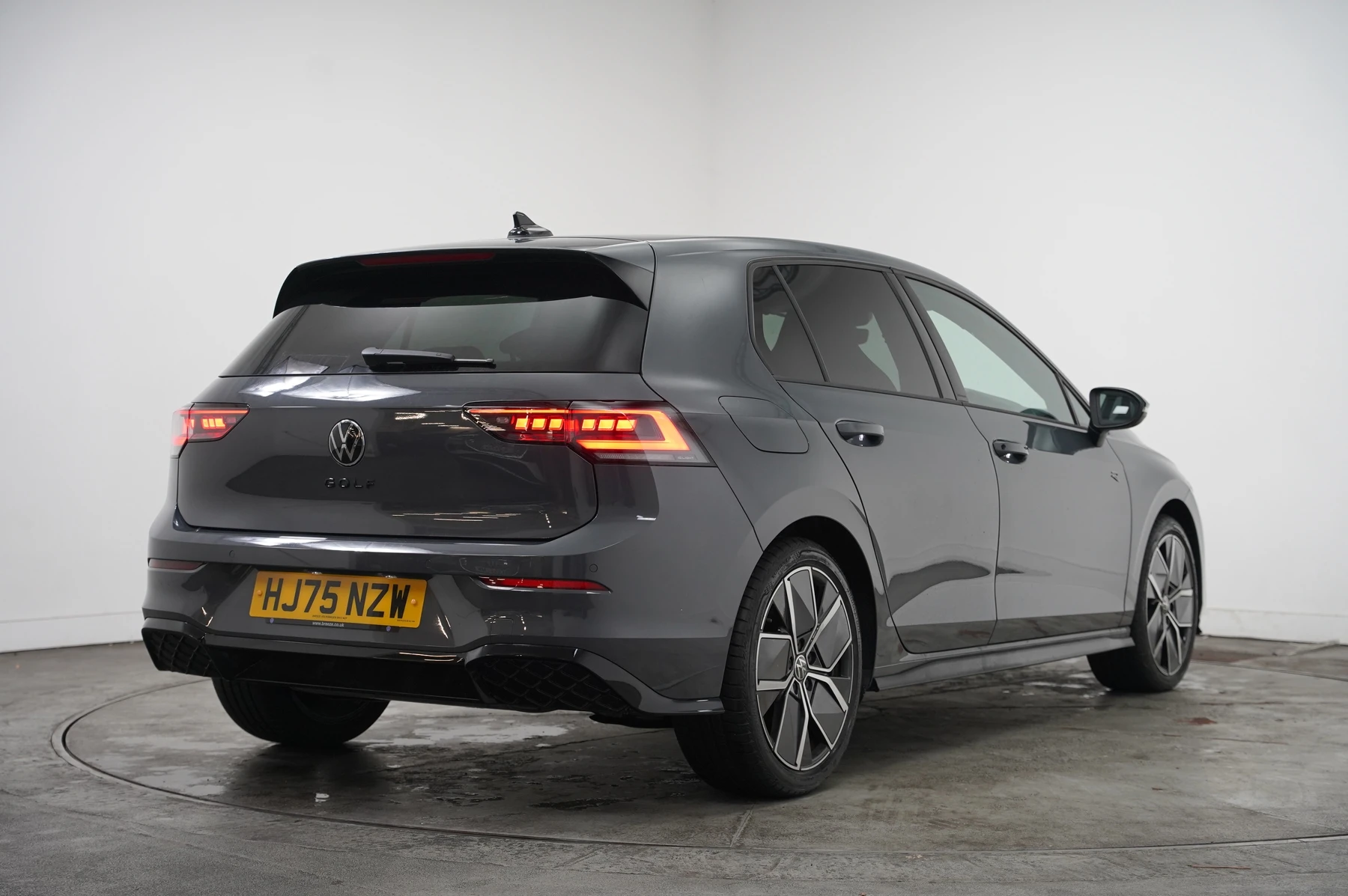 Volkswagen-Golf-image-13