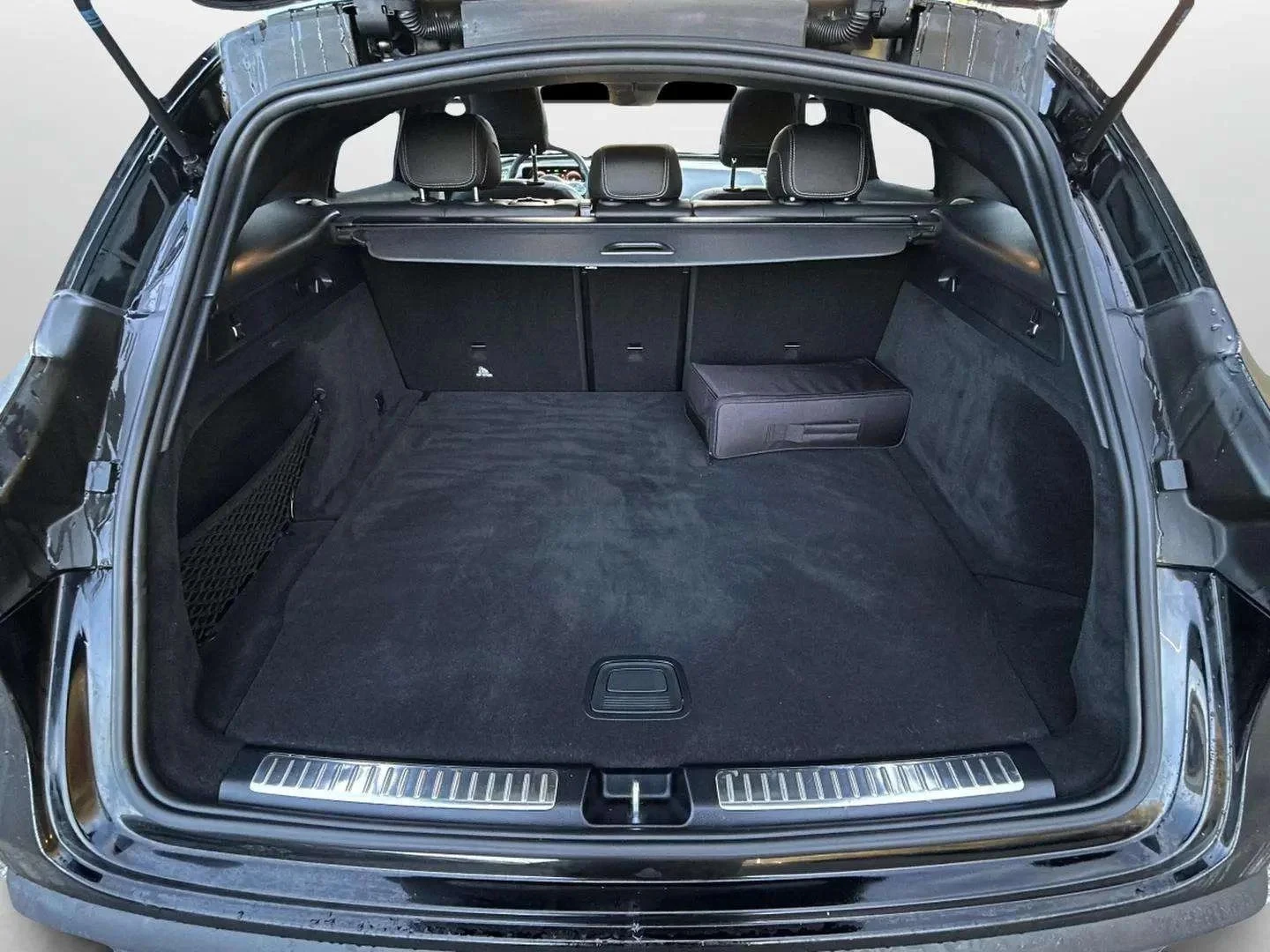 Mercedes-Benz-EQC-image-21