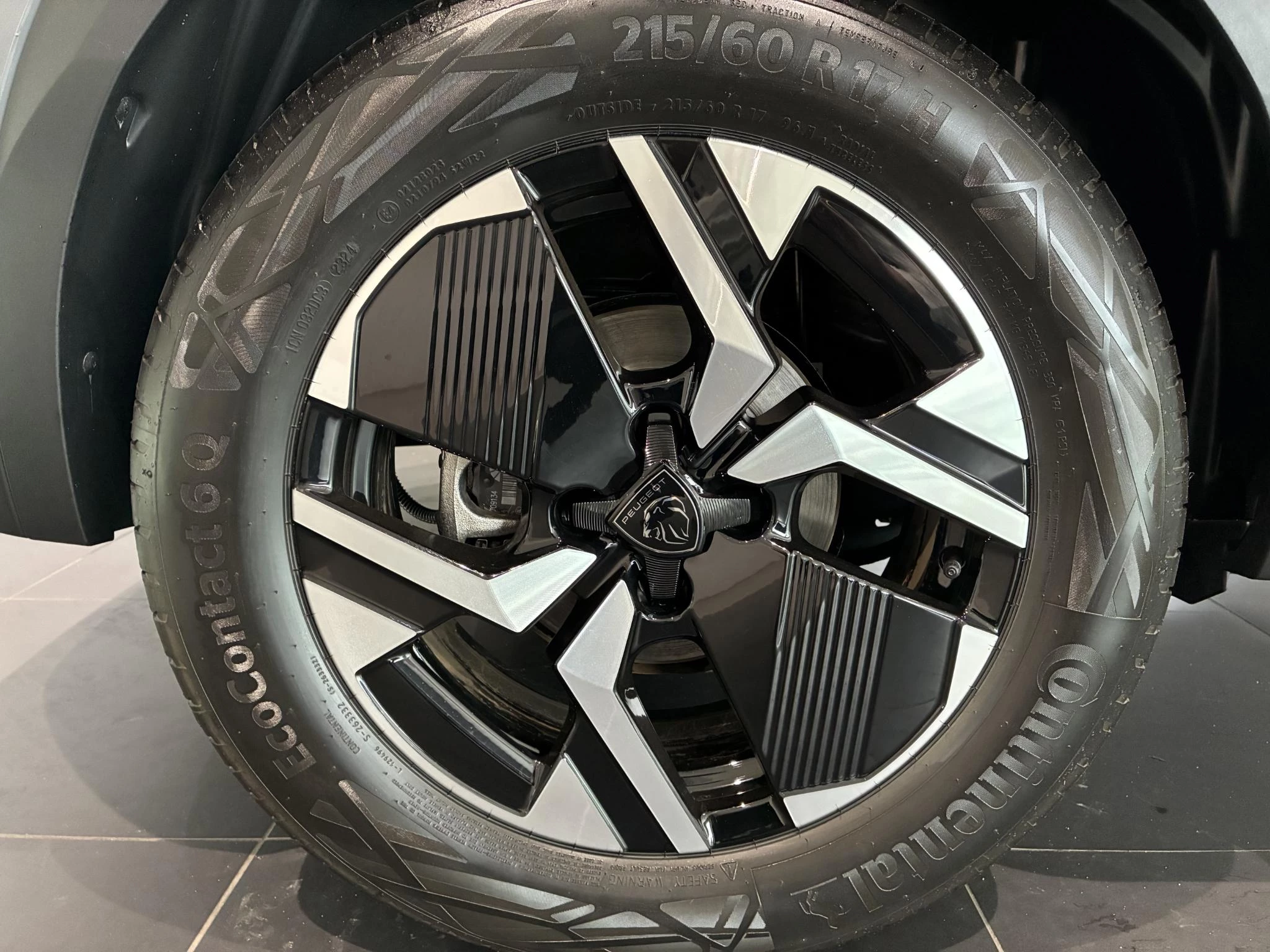 Peugeot e-2008 EV GT 54 kWh