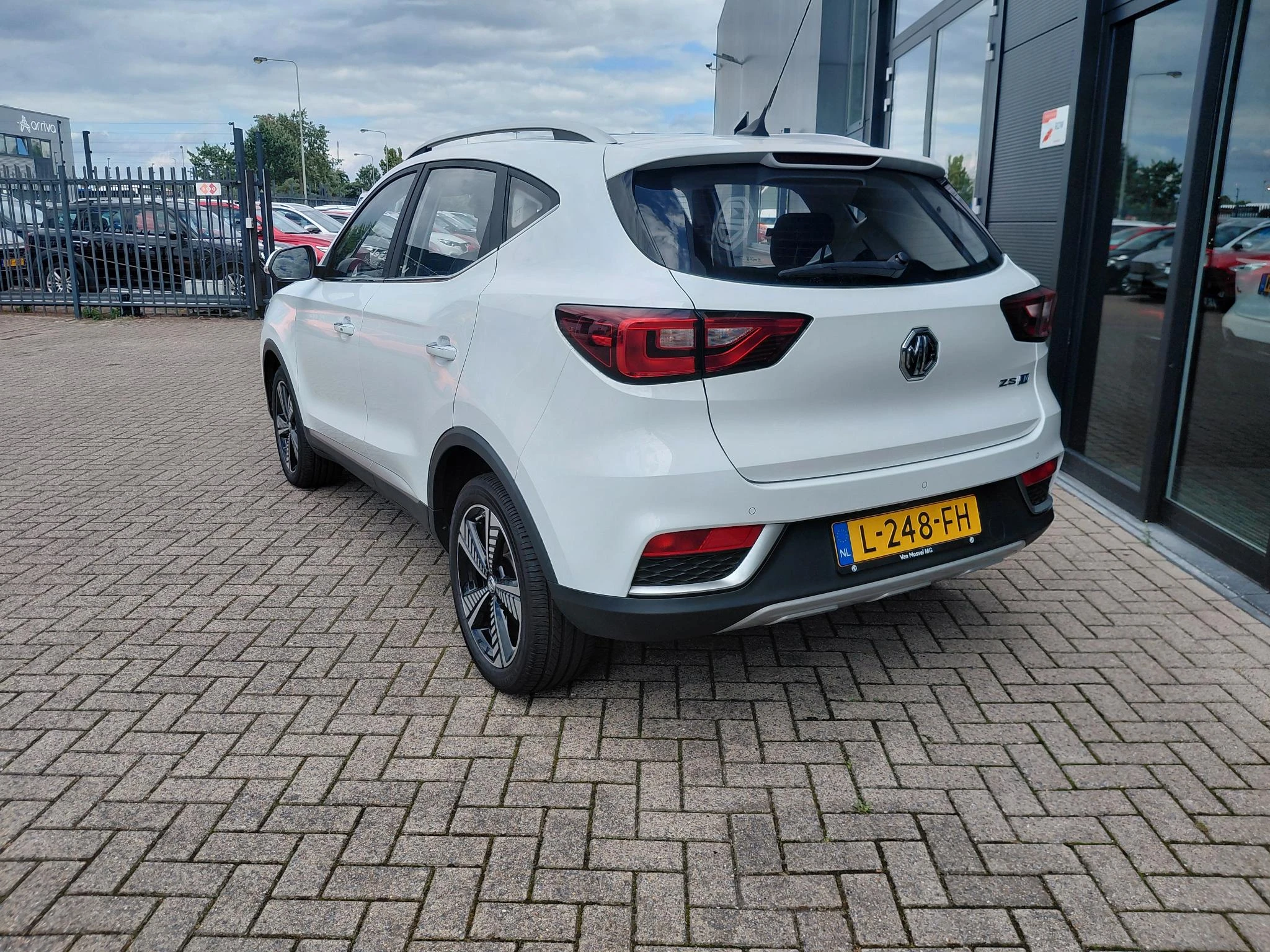 MG-ZS EV-image-3
