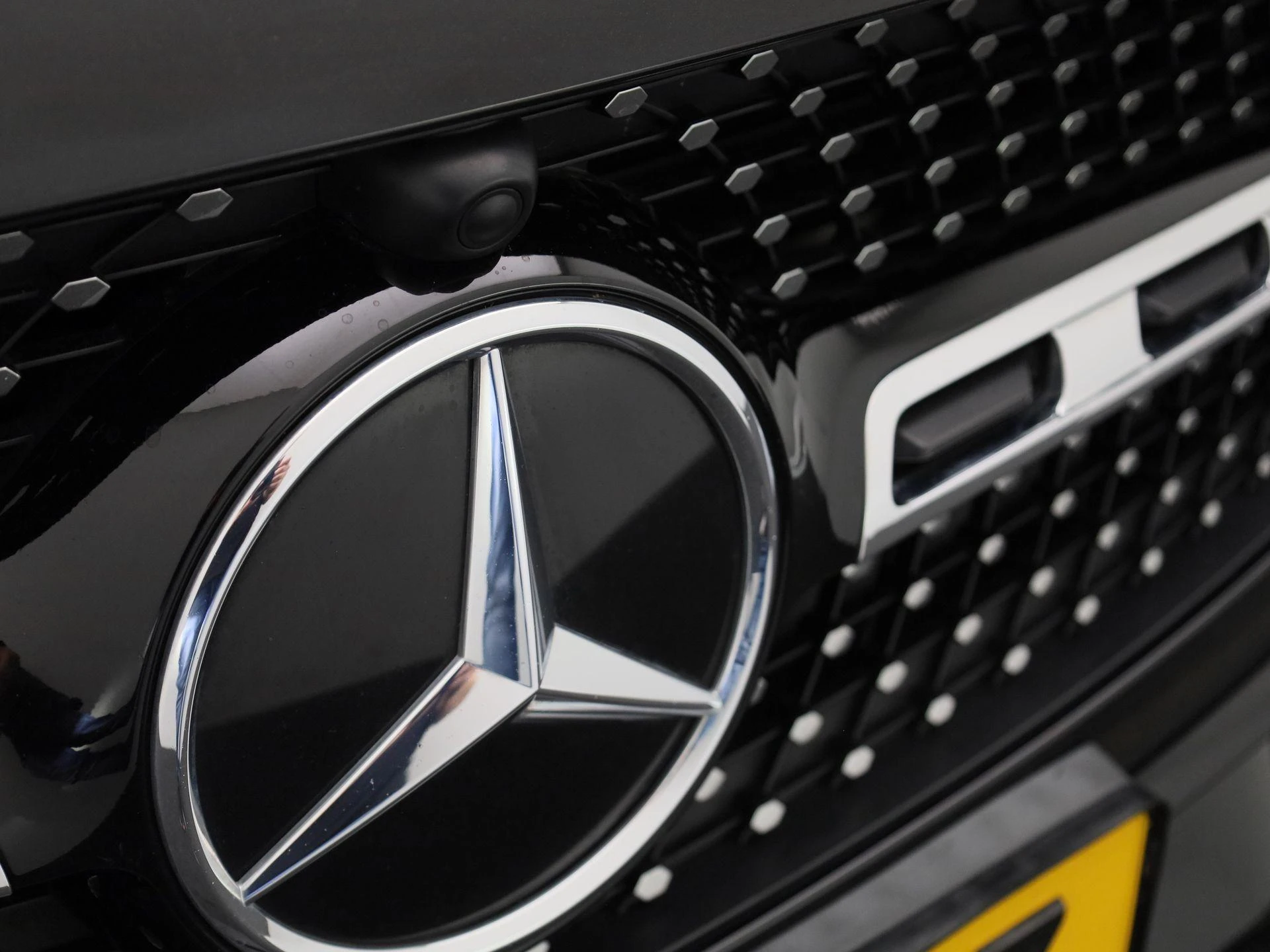 Mercedes-Benz-GLA-image-38