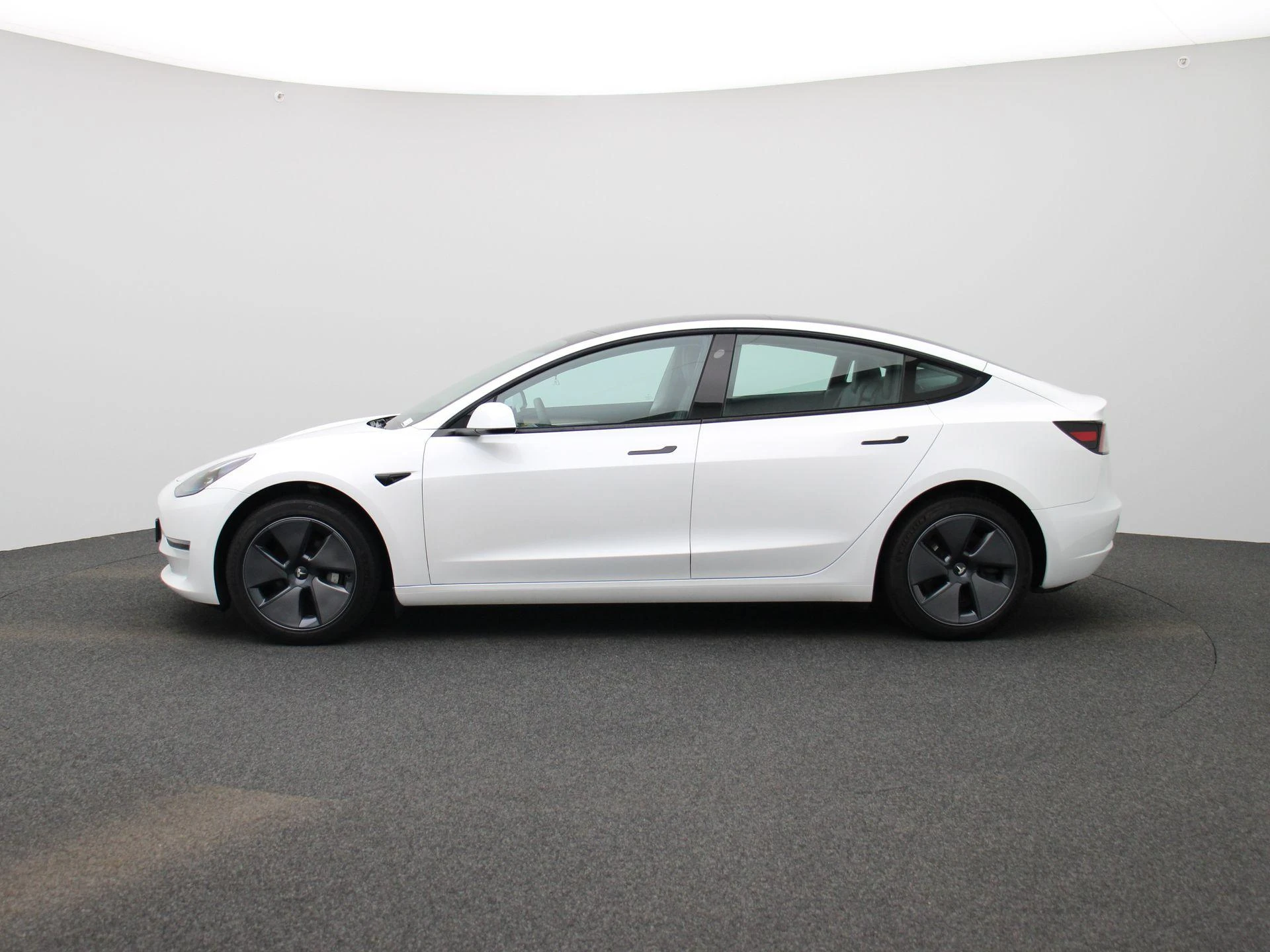 Tesla-Model 3-image-3