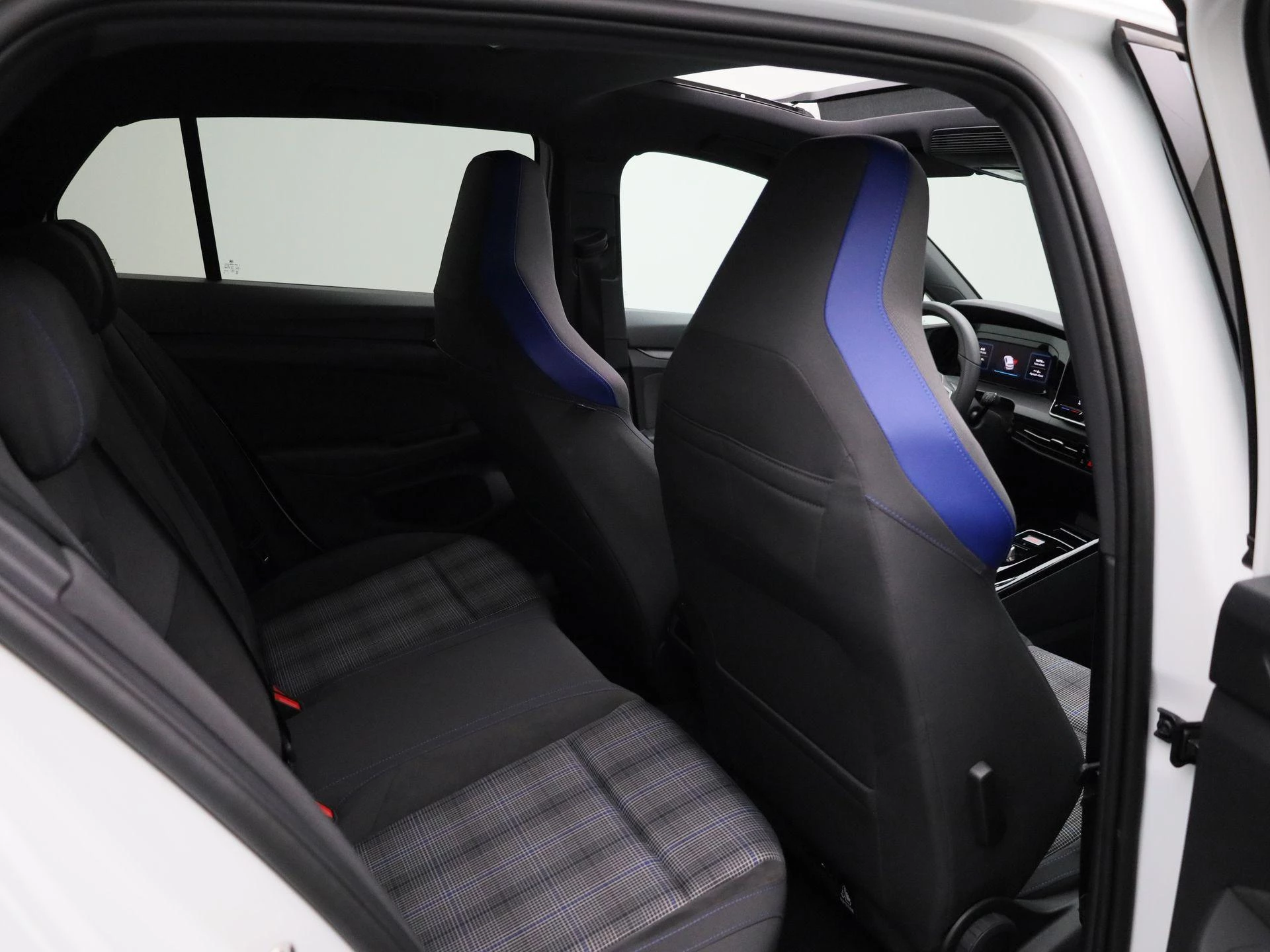 Volkswagen-Golf-image-44