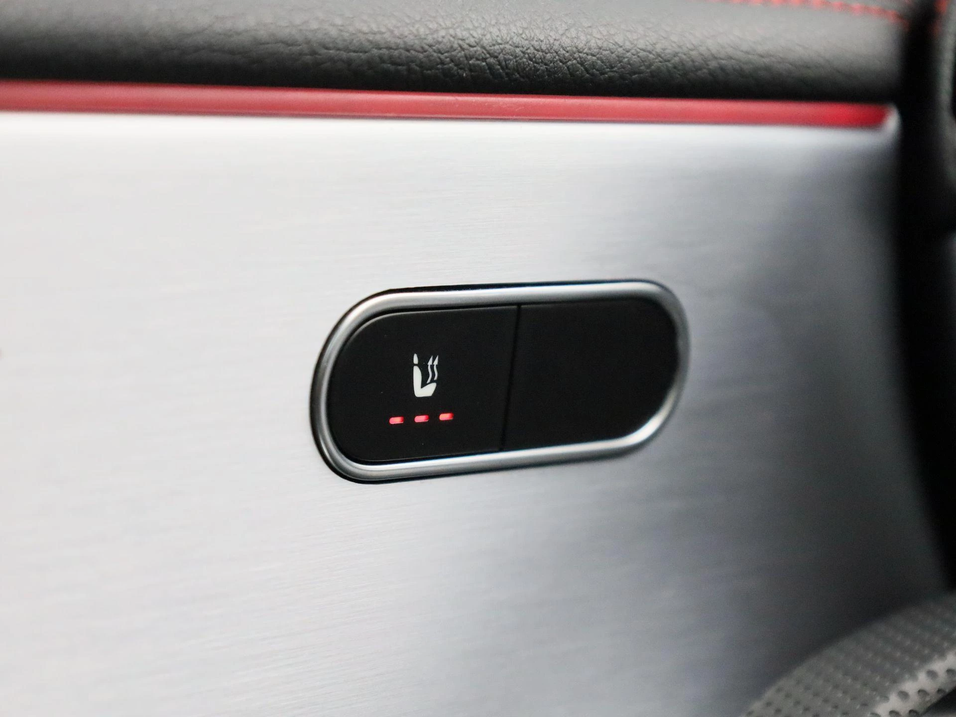 Mercedes-Benz-CLA-image-30