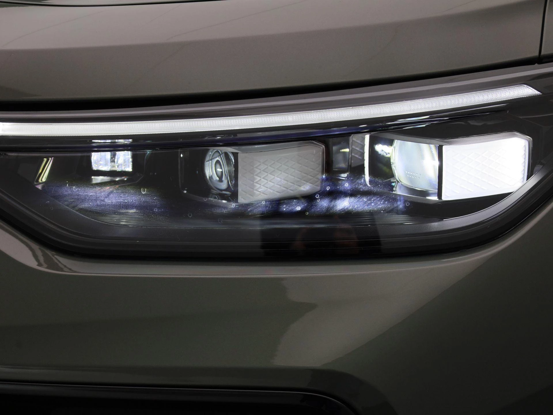 Volkswagen Tayron 1.5 eHybrid R-Line Edition 204 PK|