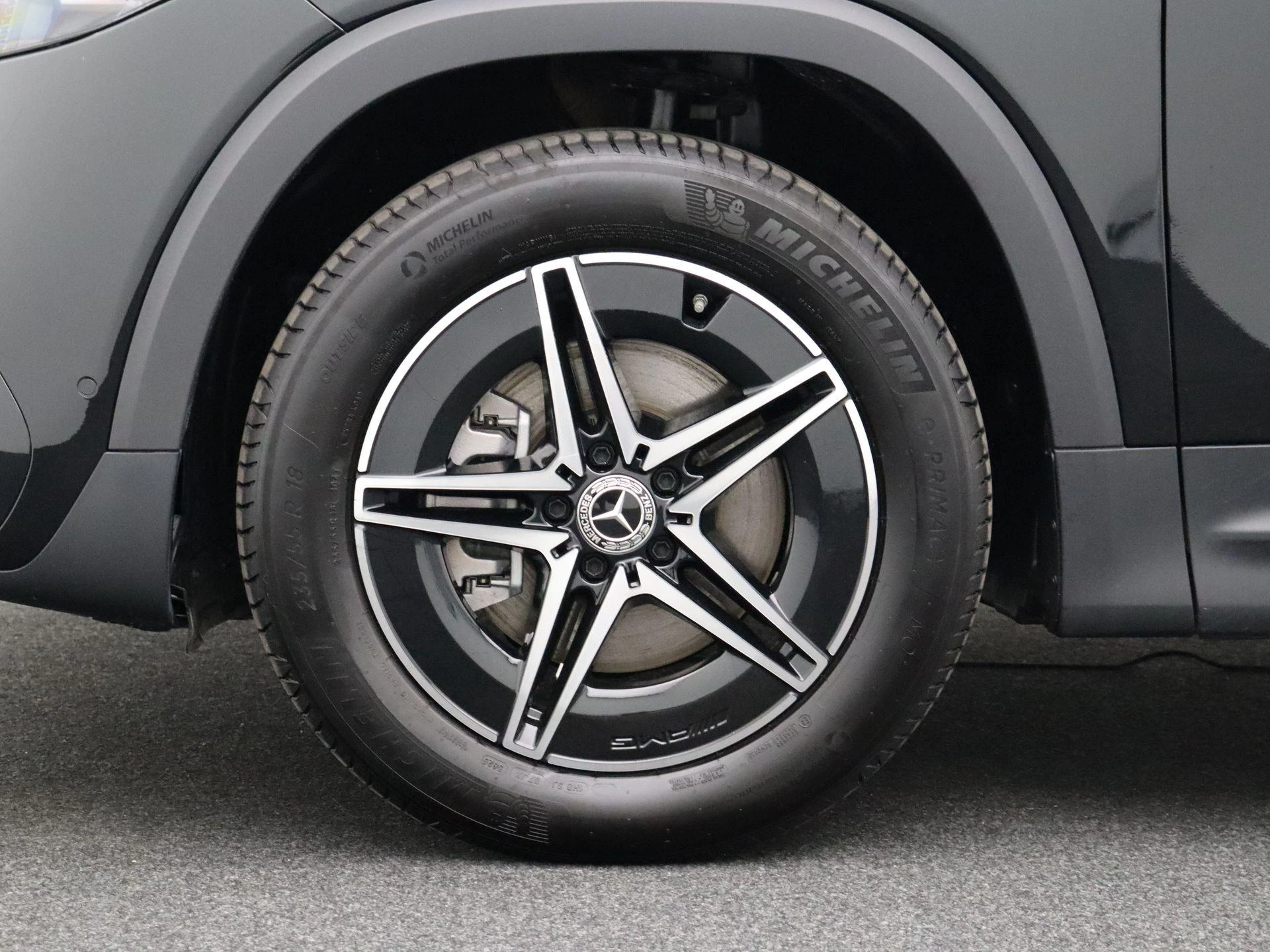 Mercedes-Benz-EQB-image-6
