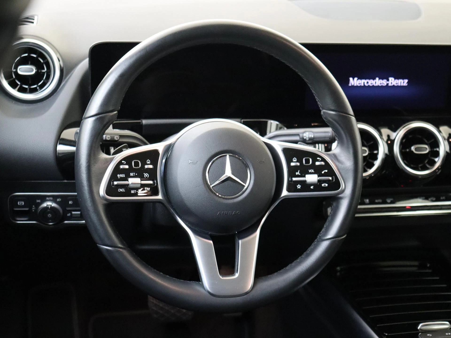 Mercedes-Benz-GLA-image-10