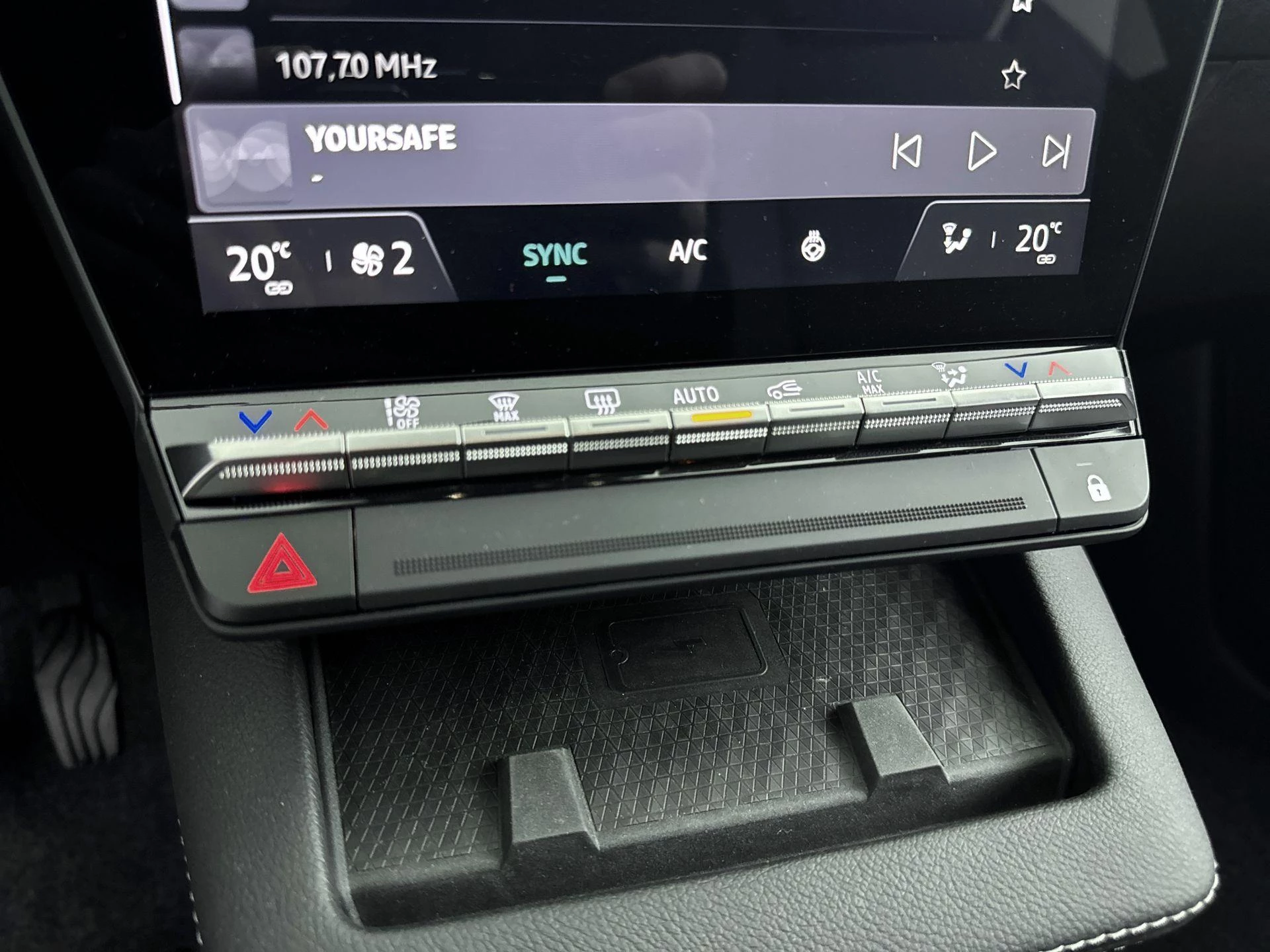 Renault-Megane E-Tech-image-18