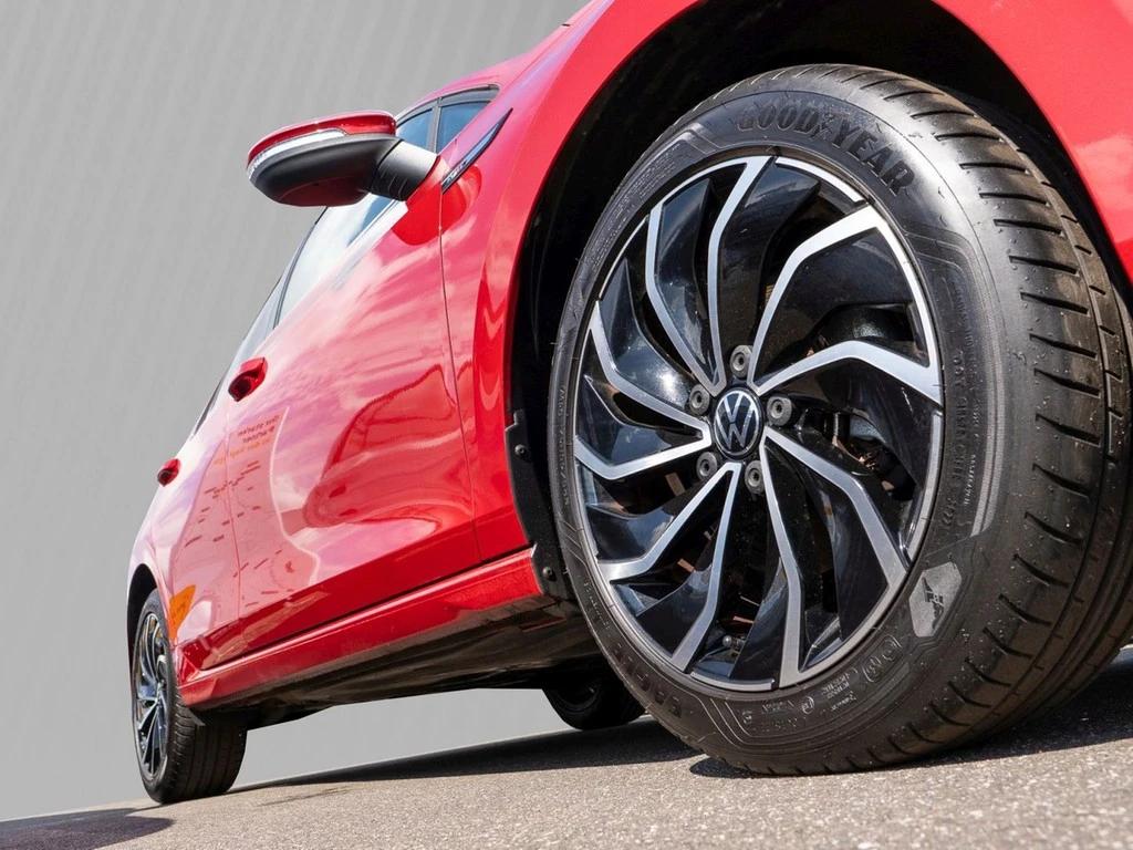 Volkswagen-Golf-image-4