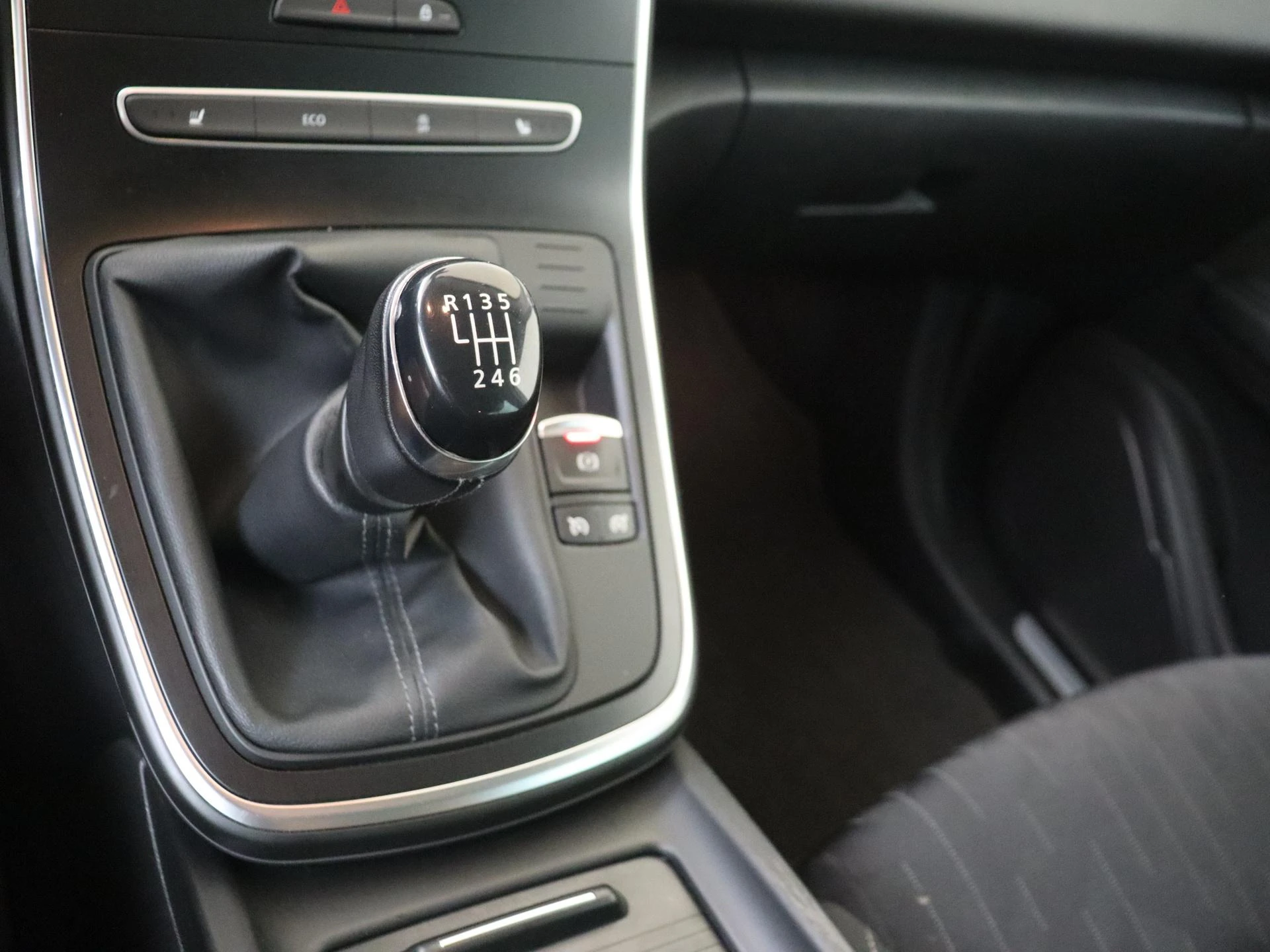 Renault-Grand Scénic-image-14
