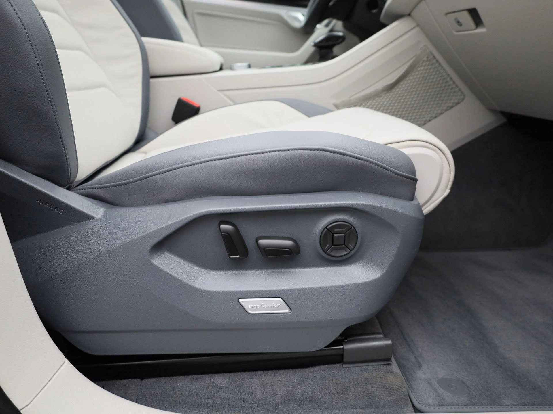Volkswagen-Touareg-image-46