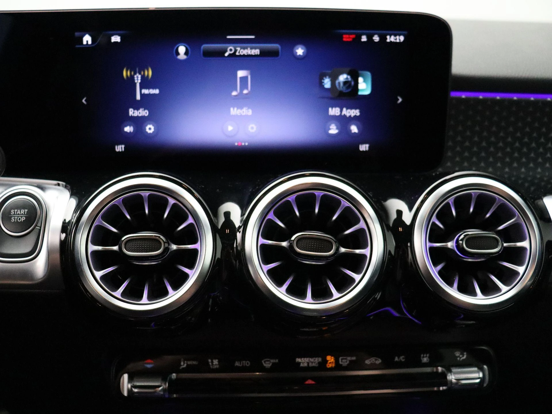 Mercedes-Benz-EQB-image-14