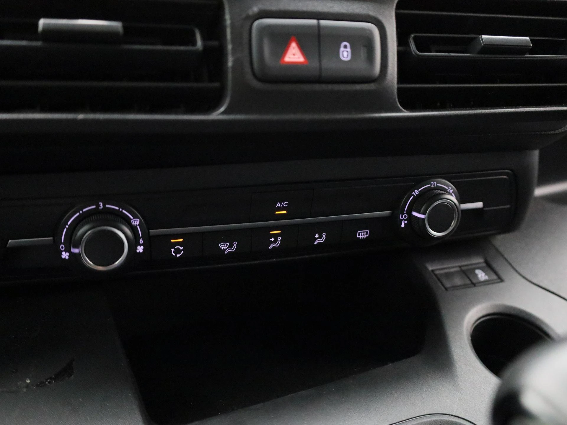 Opel-Combo Life-image-25