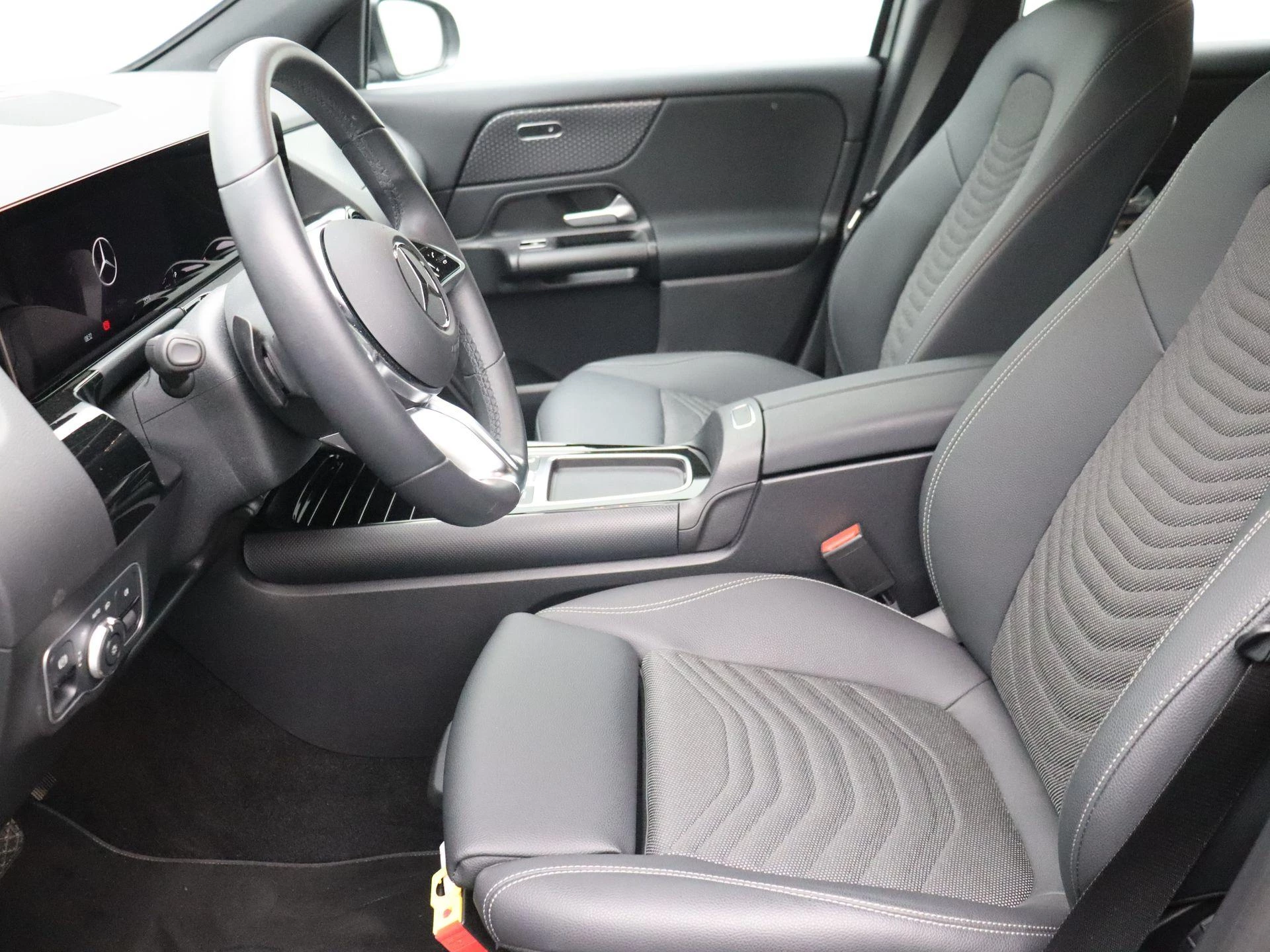 Mercedes-Benz GLA 180 Business Line + TREKHAAK + CAMERA + SENSOREN +