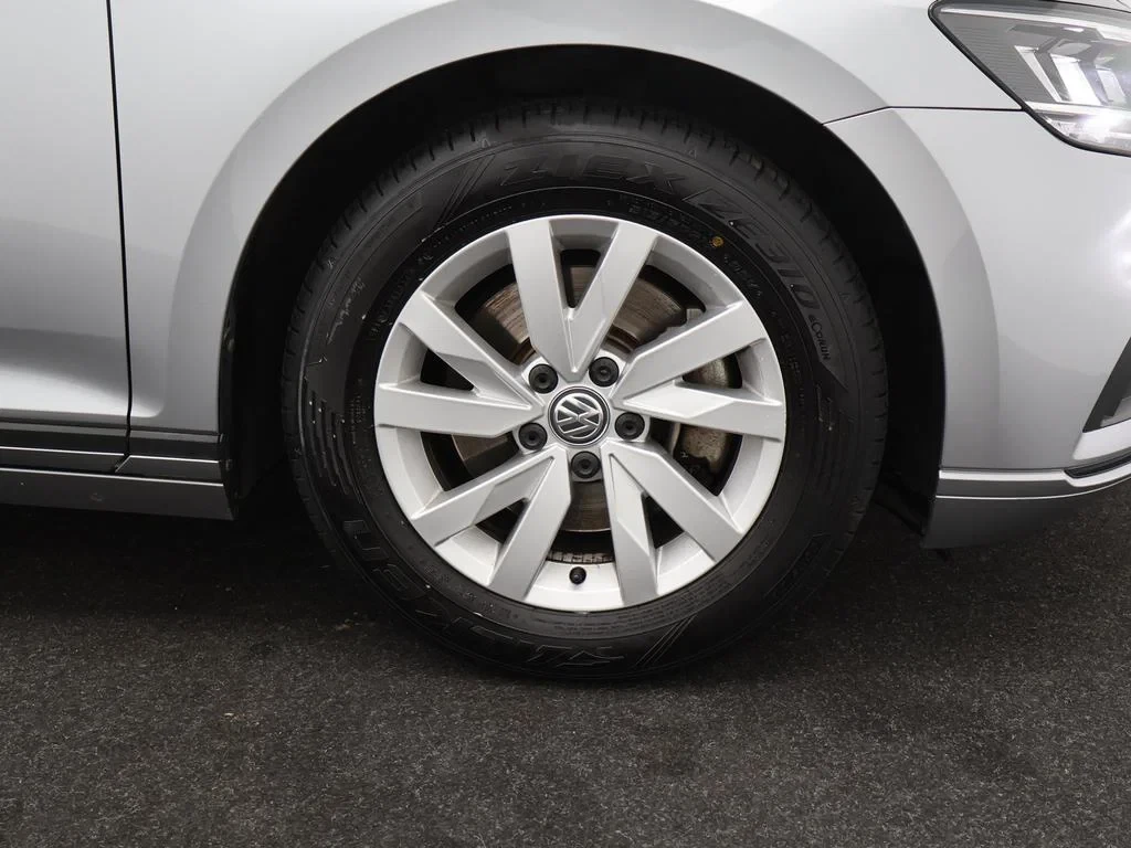 Volkswagen-Passat-image-9