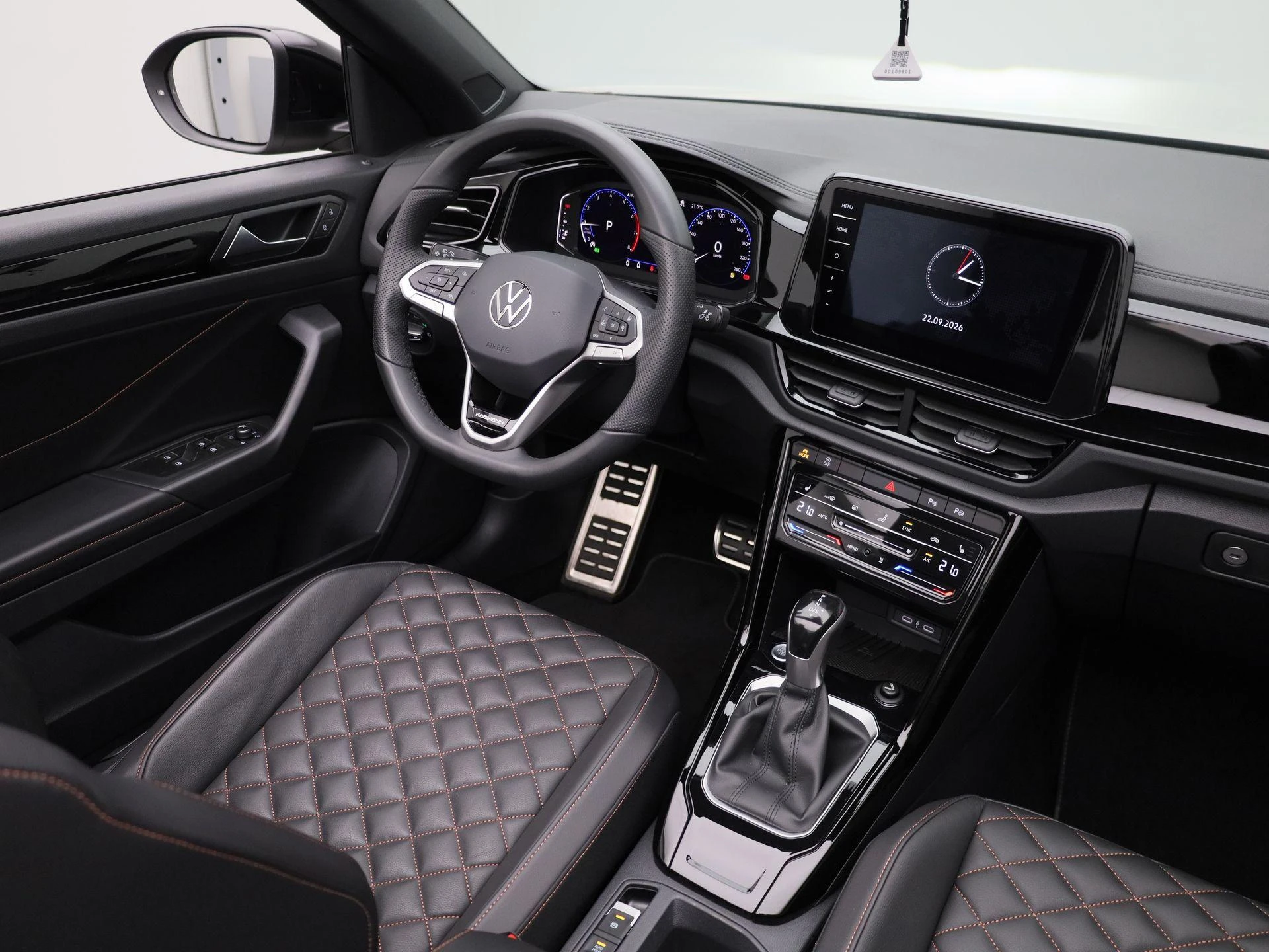 Volkswagen-T-Roc-image-8