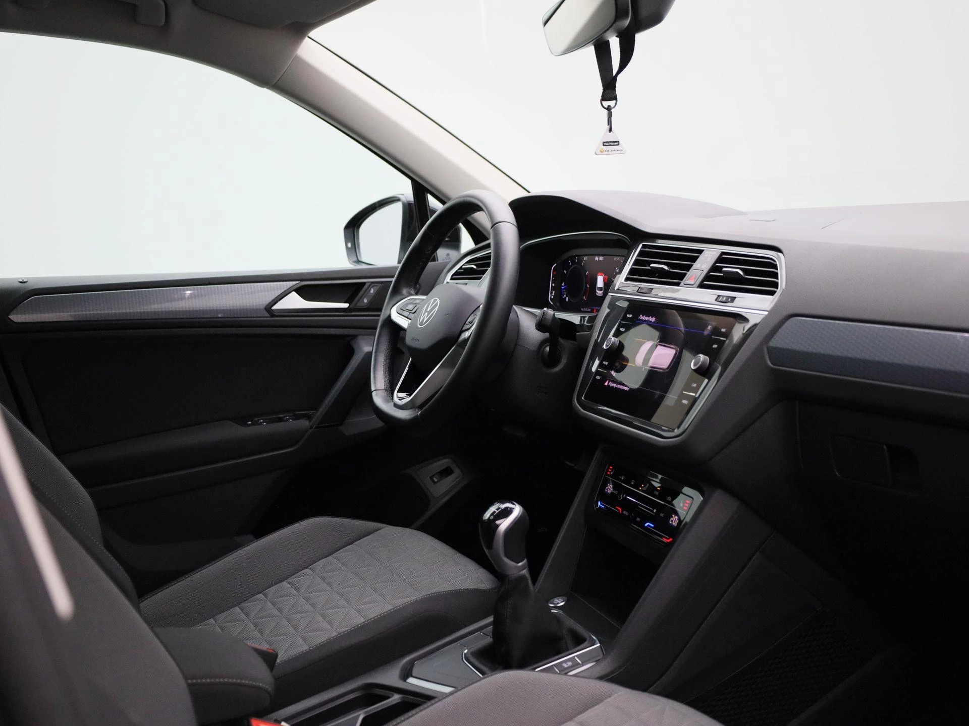 Volkswagen-Tiguan-image-30