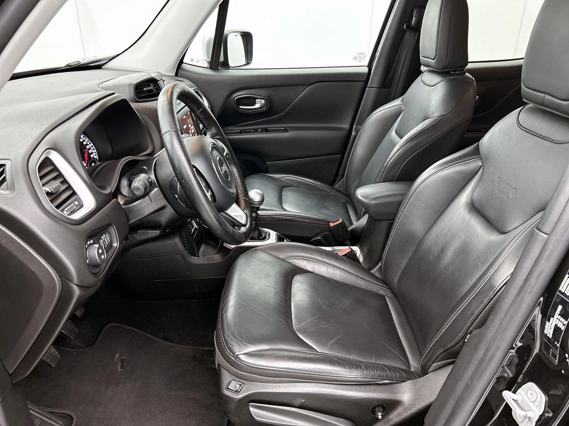 Jeep-Renegade-image-9