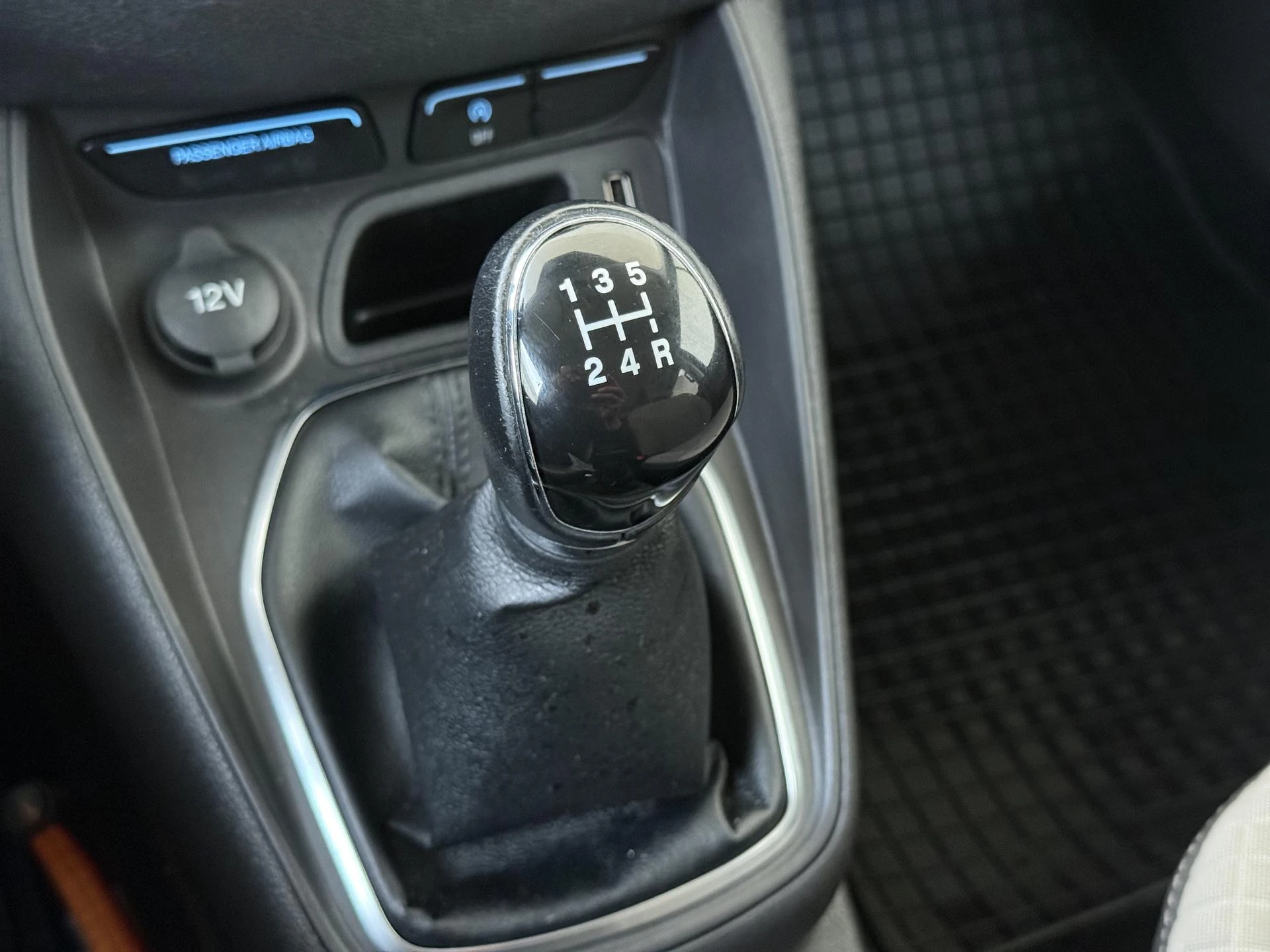 Ford-Tourneo Courier-image-13