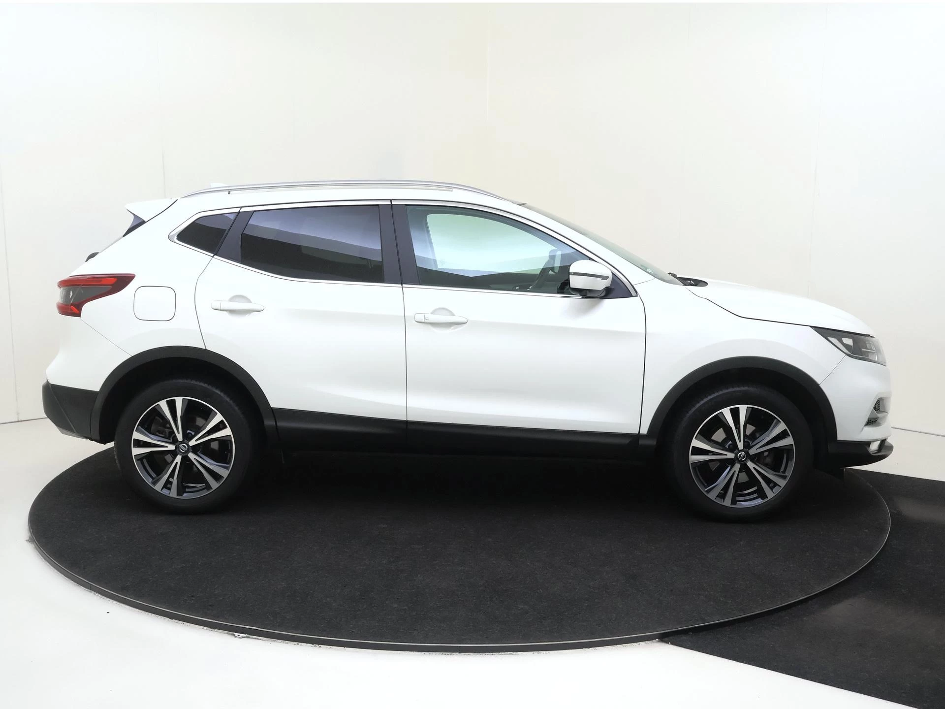 Nissan-QASHQAI-image-8