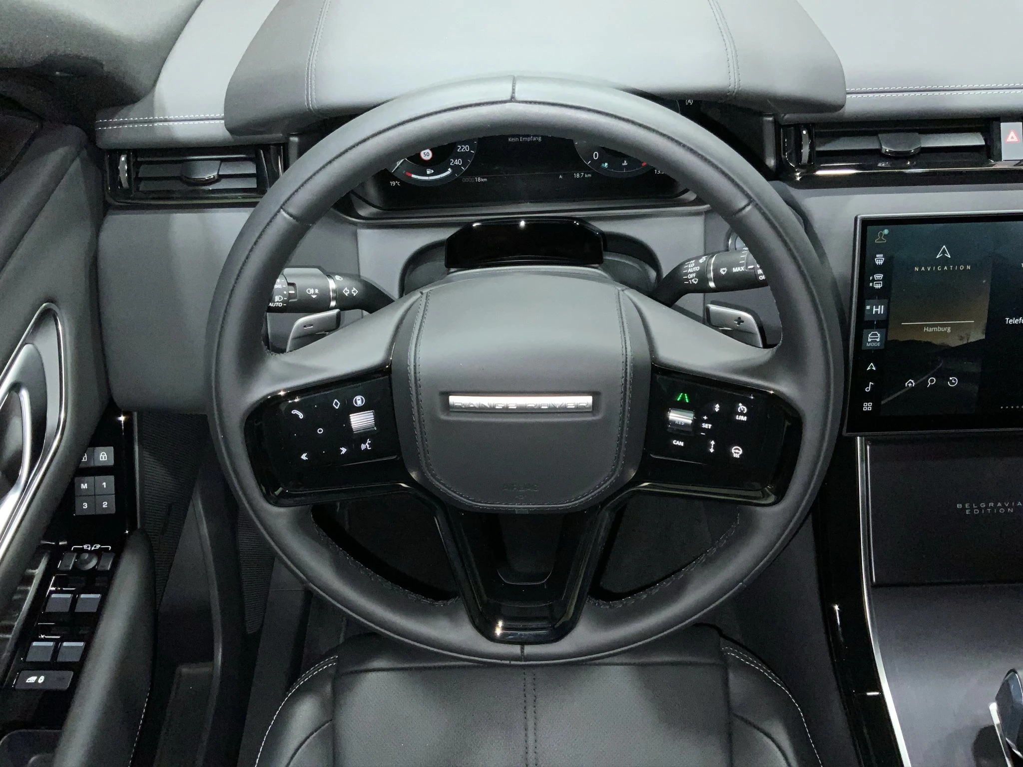 Land Rover-Range Rover Velar-image-9