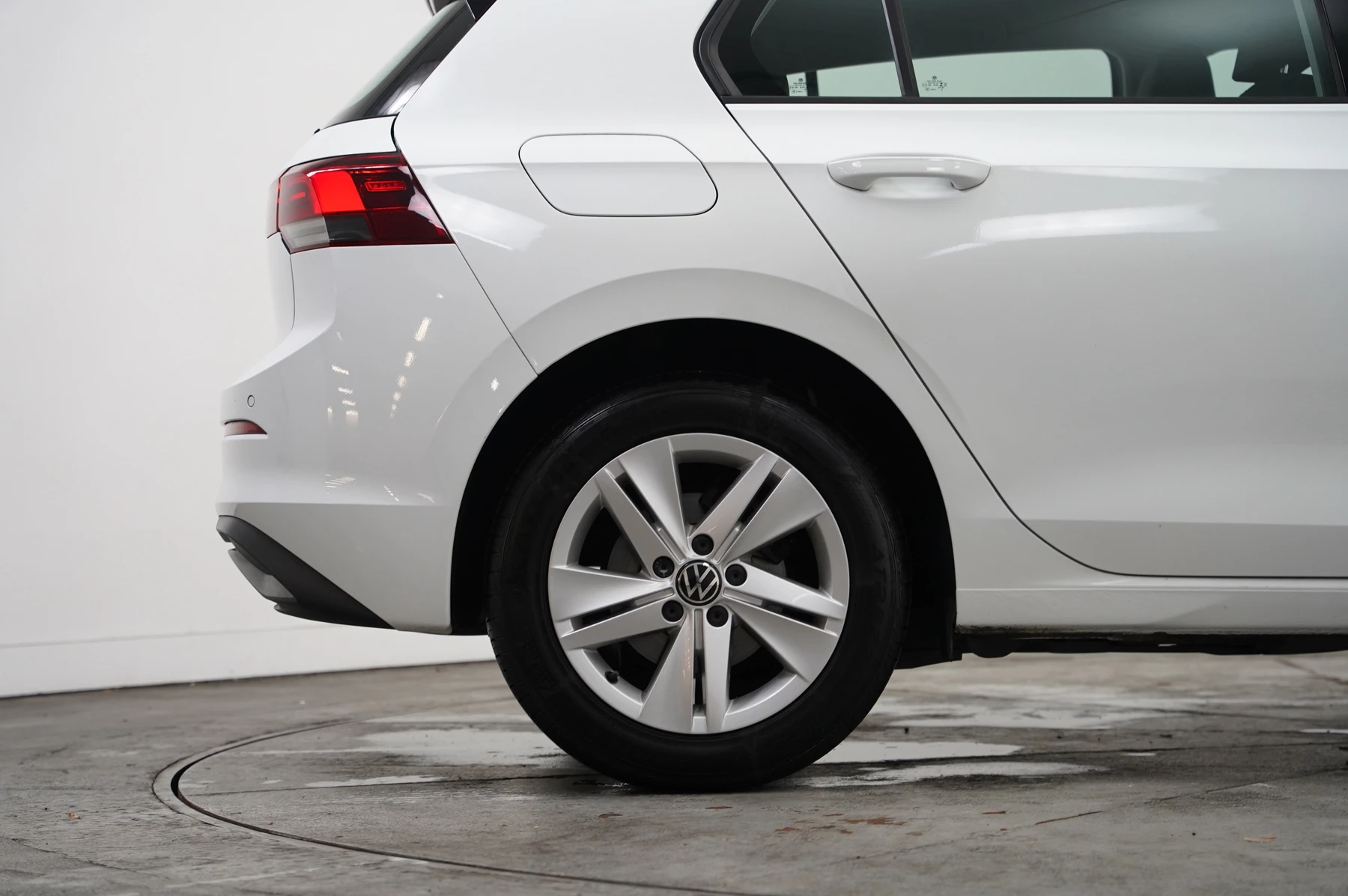 Volkswagen-Golf-image-33