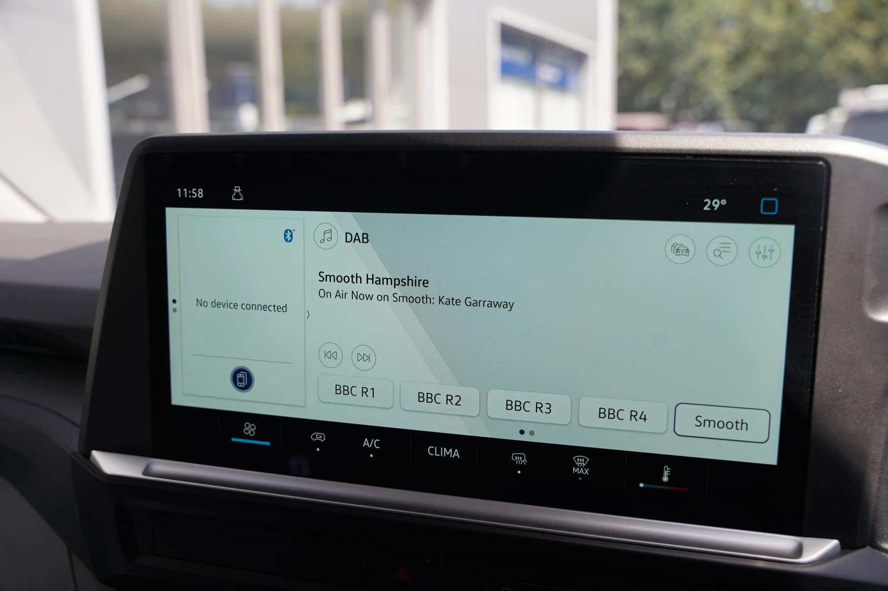 Volkswagen-Transporter-image-18