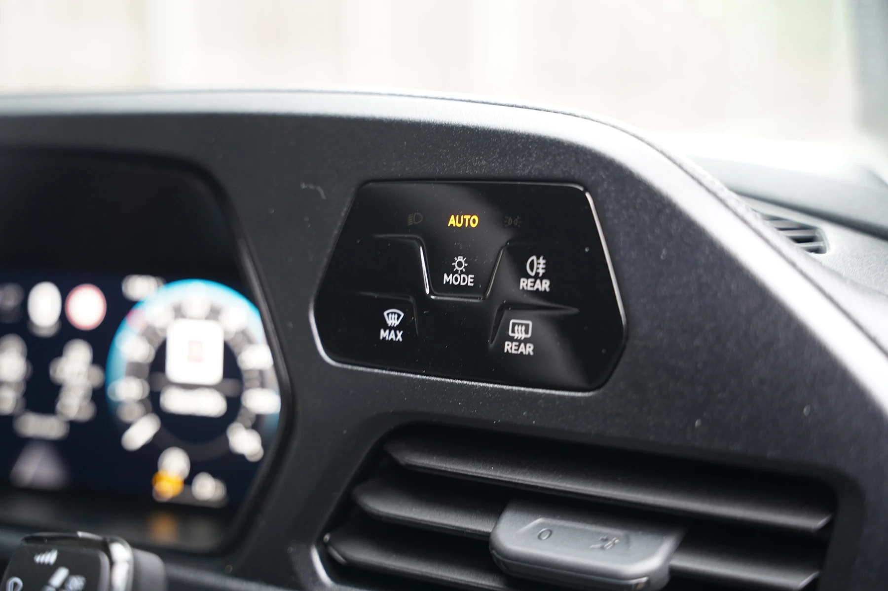 Volkswagen-Caddy-image-8