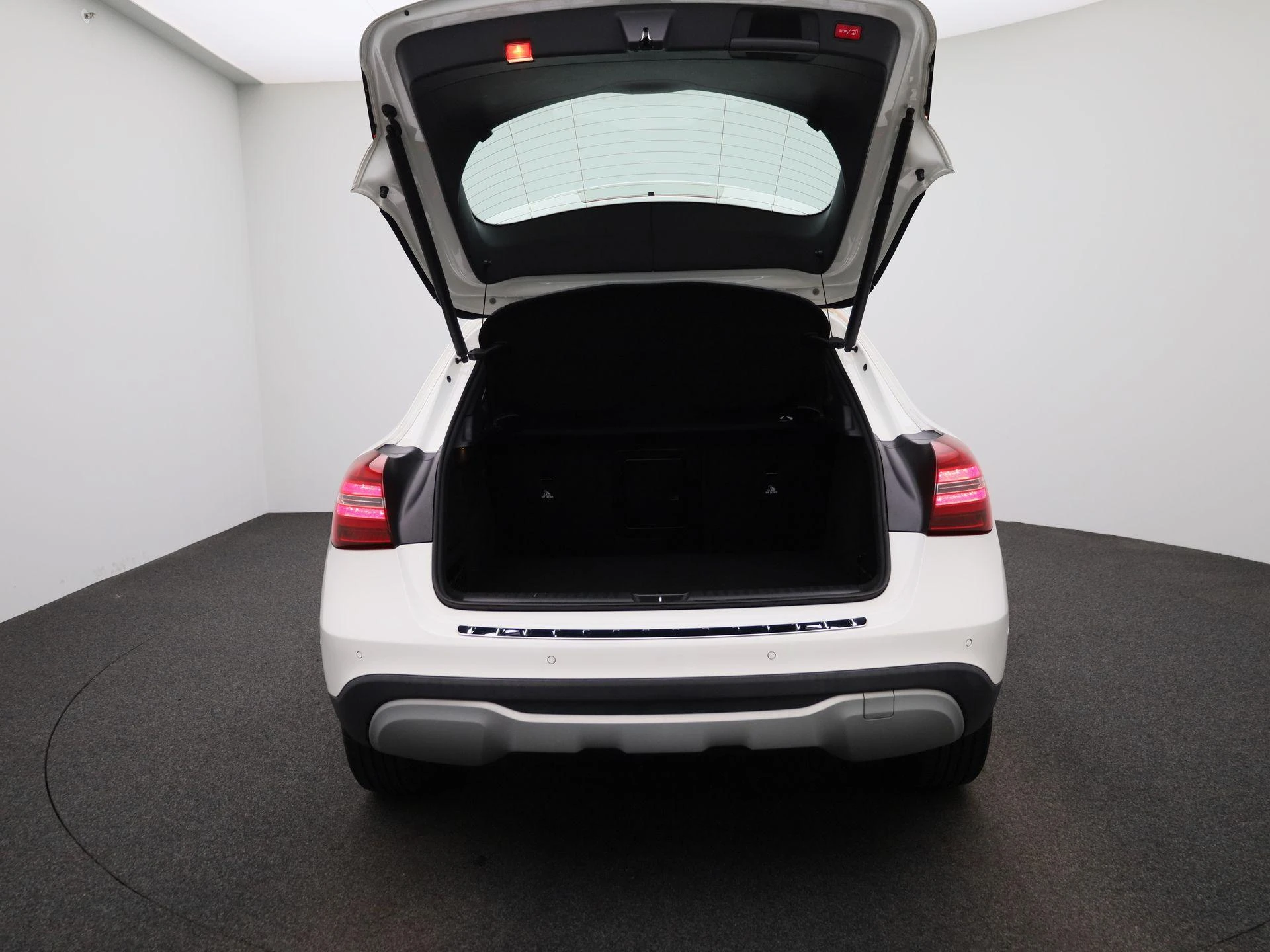 Mercedes-Benz GLA 180 Business Solution Limited