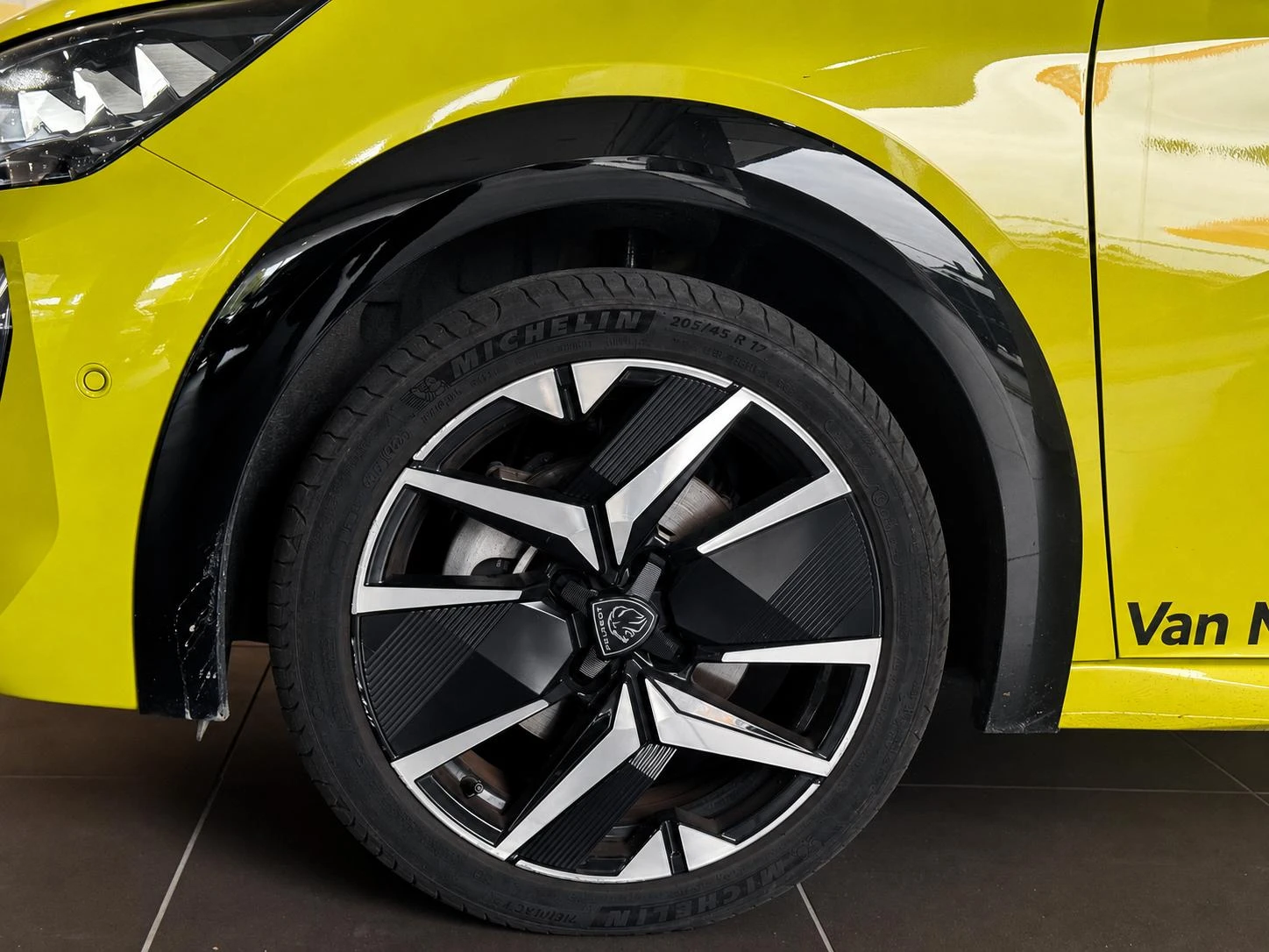 Peugeot-e-208-image-4