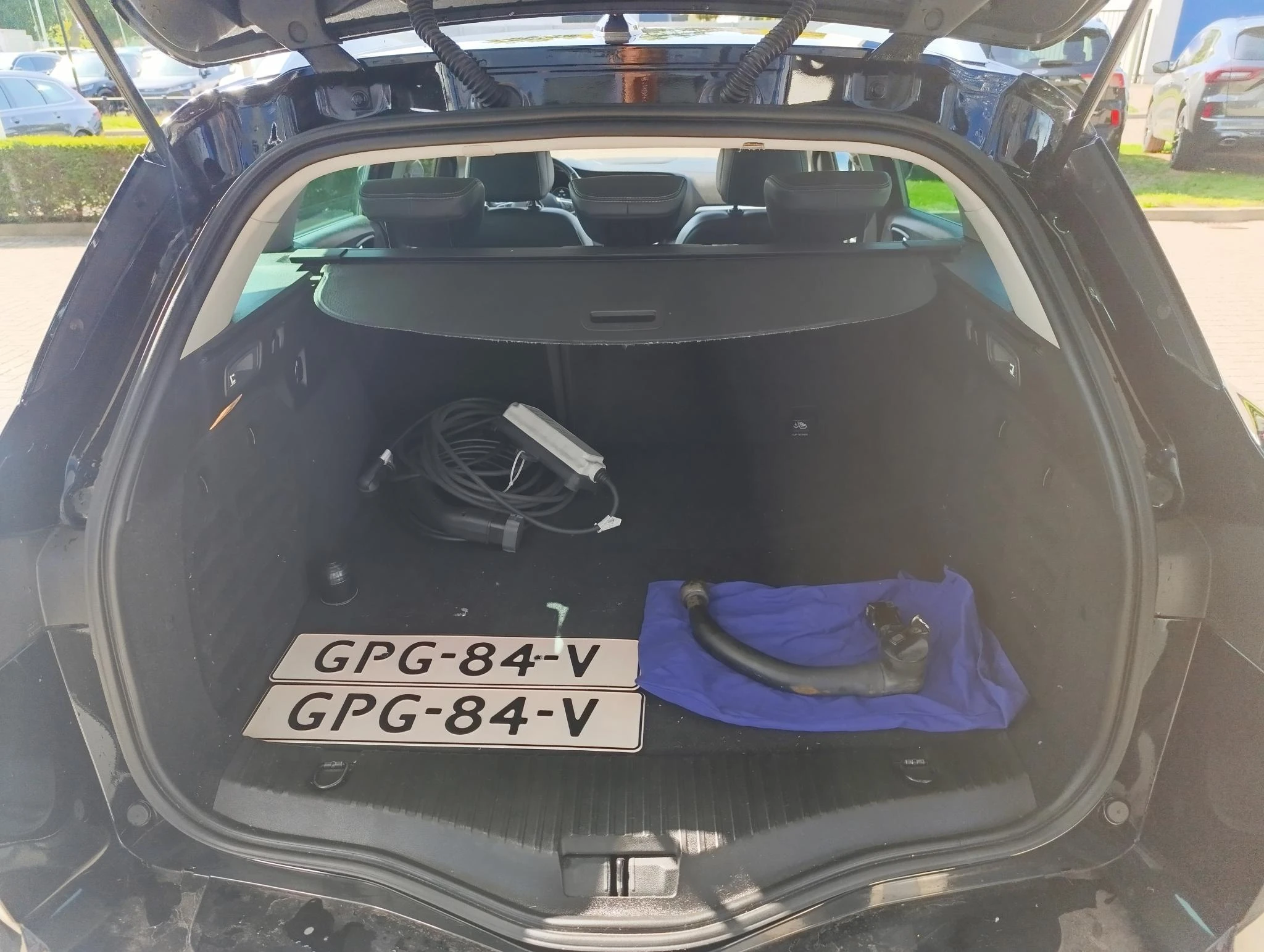 Renault-Megane E-Tech-image-16