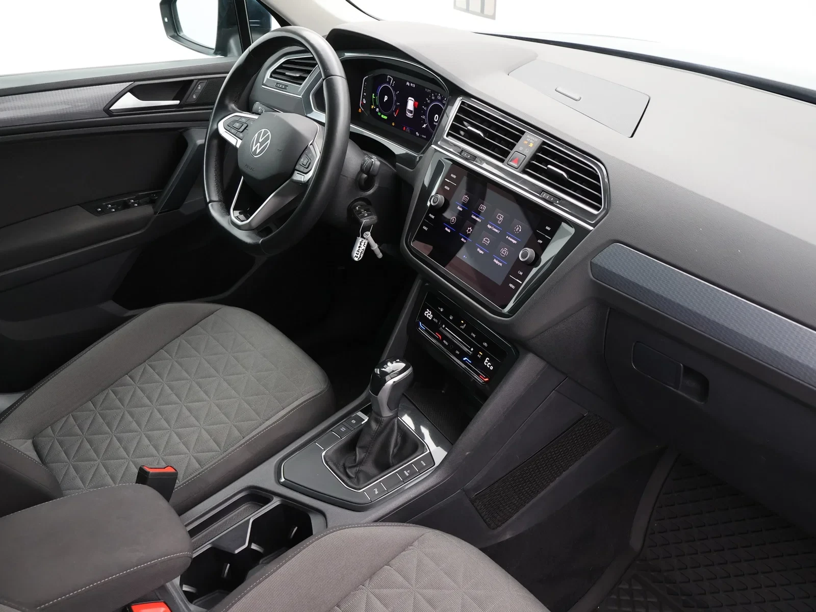 Volkswagen-Tiguan-image-2