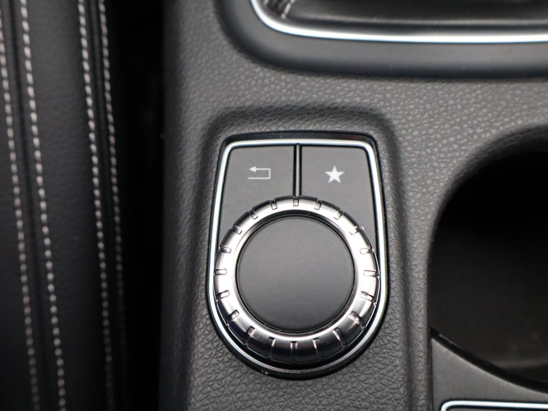 Mercedes-Benz-A-Klasse-image-20