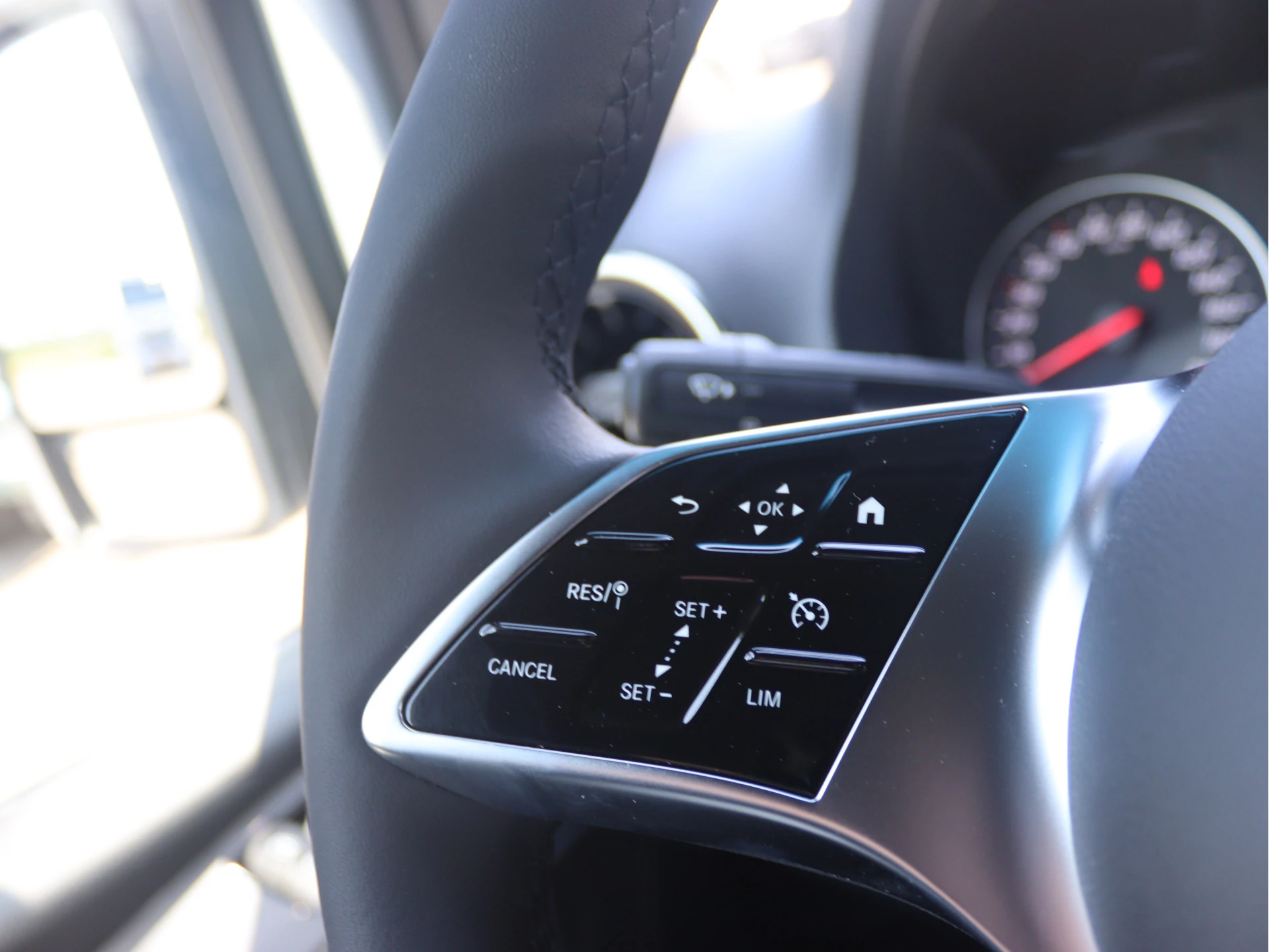 Mercedes-Benz-Sprinter-image-4